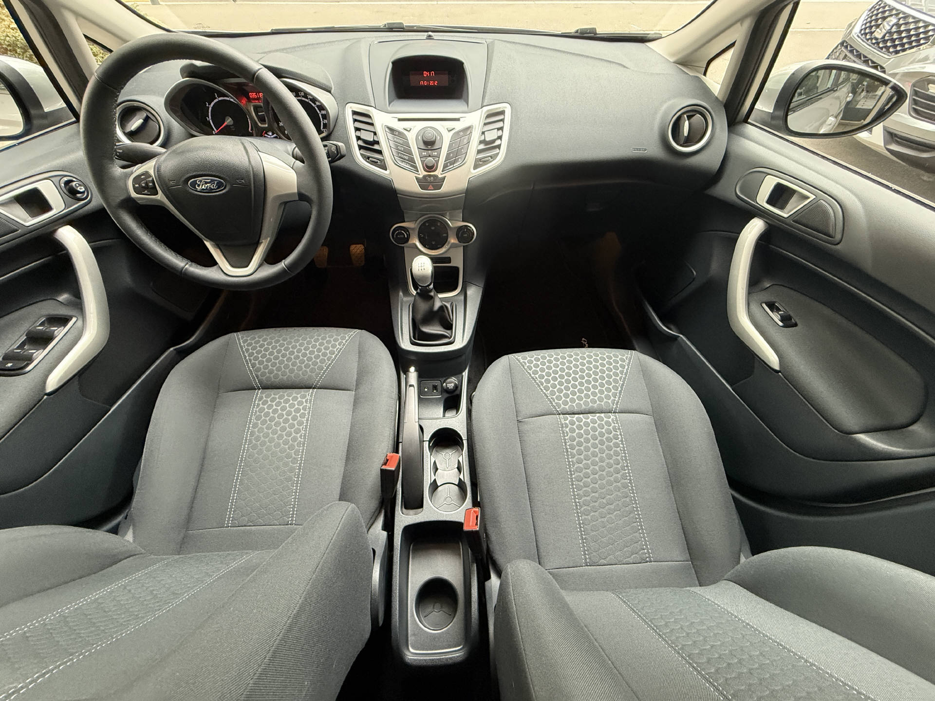 FORD Fiesta 1.4 16V Titanium-image-7