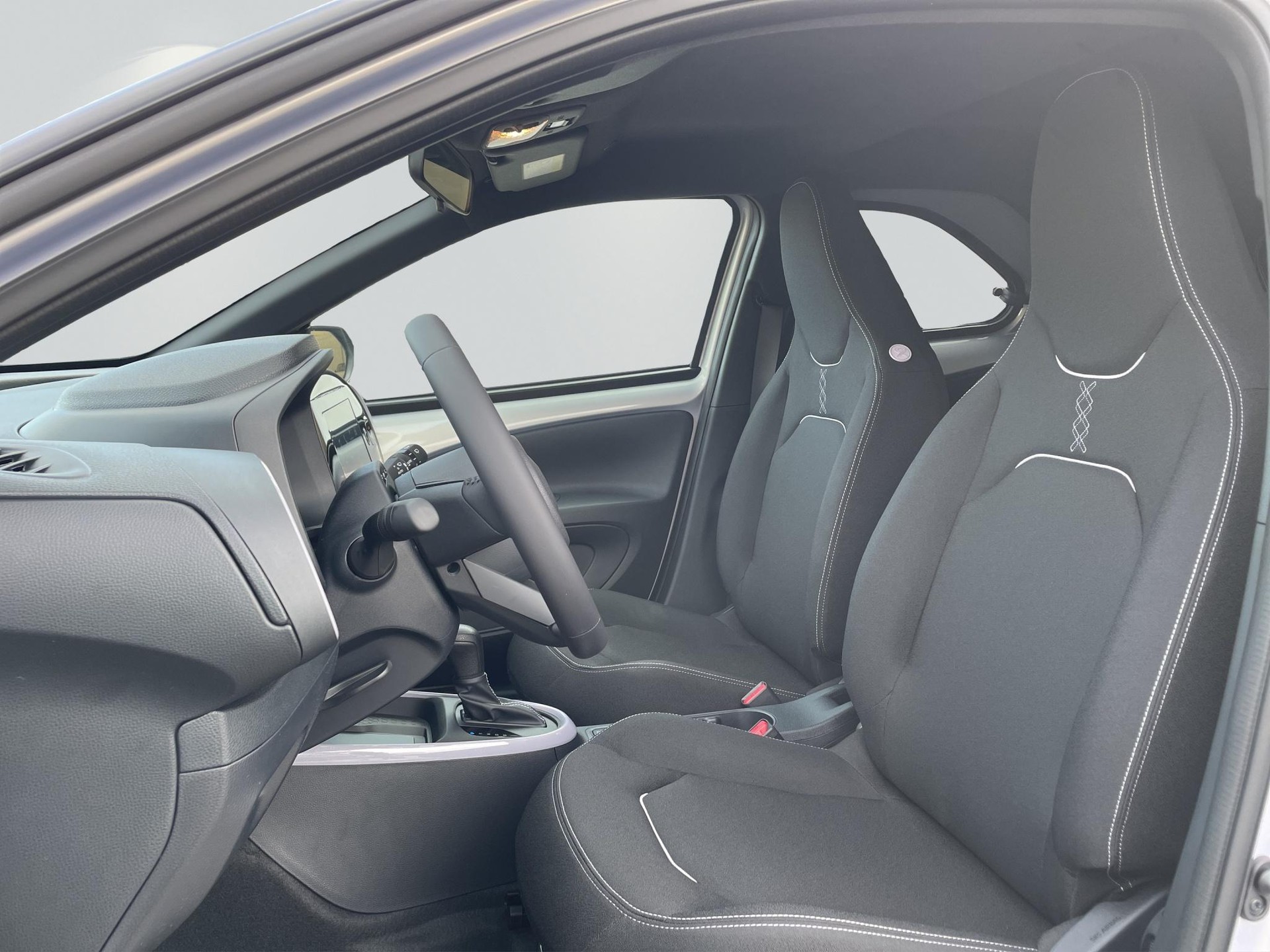 TOYOTA Aygo X 1.5 VVT-i HSD Trend-image-9