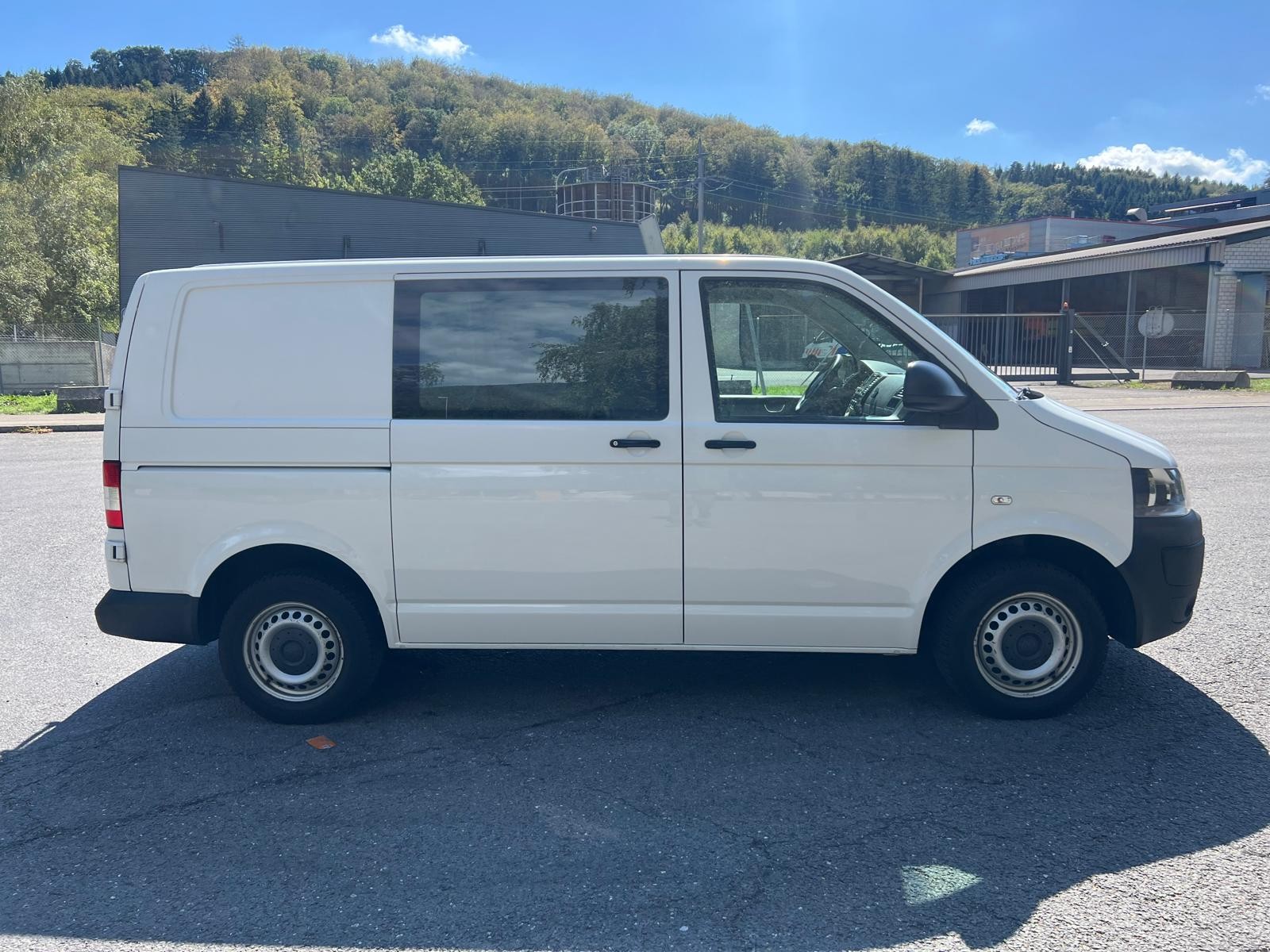 VW T5 2.0 TDI DSG-image-2