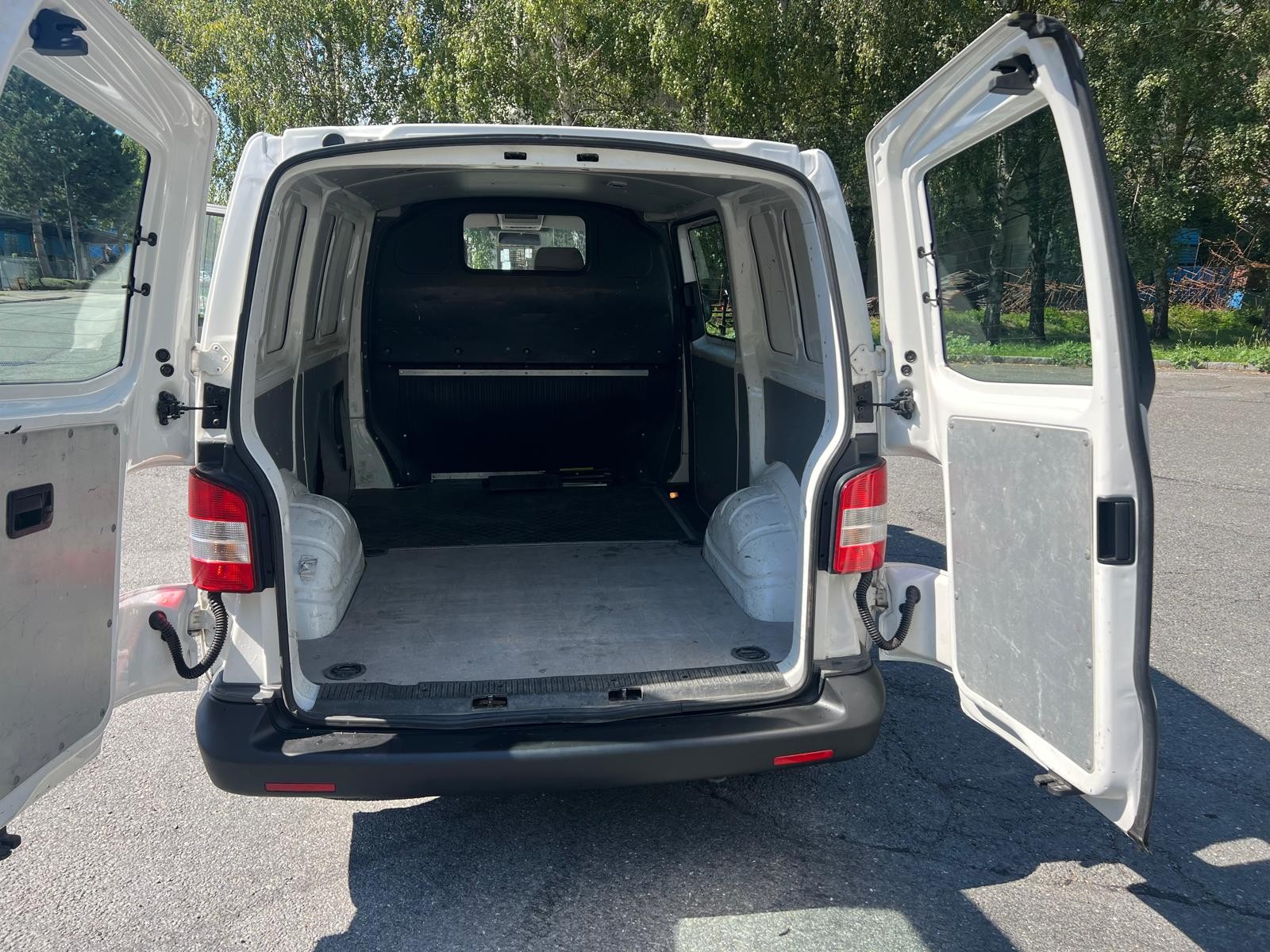 VW T5 2.0 TDI DSG-image-6