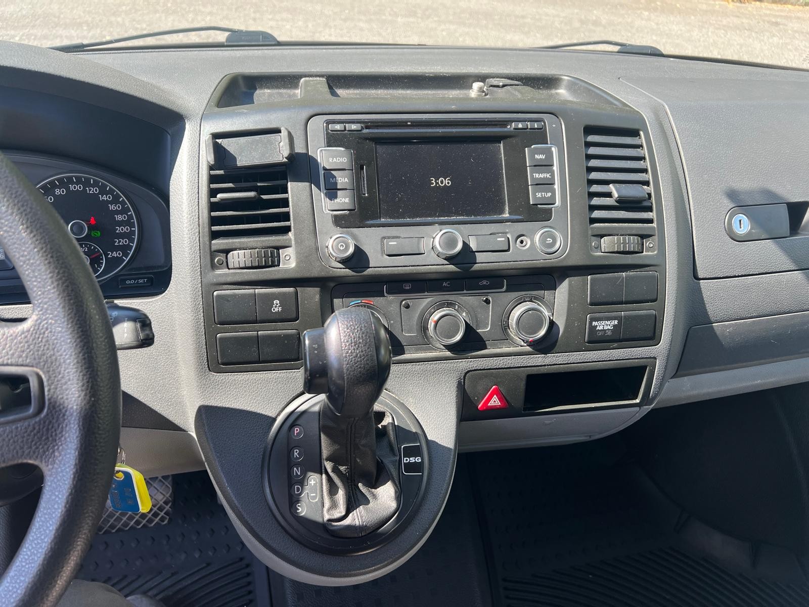 VW T5 2.0 TDI DSG-image-8