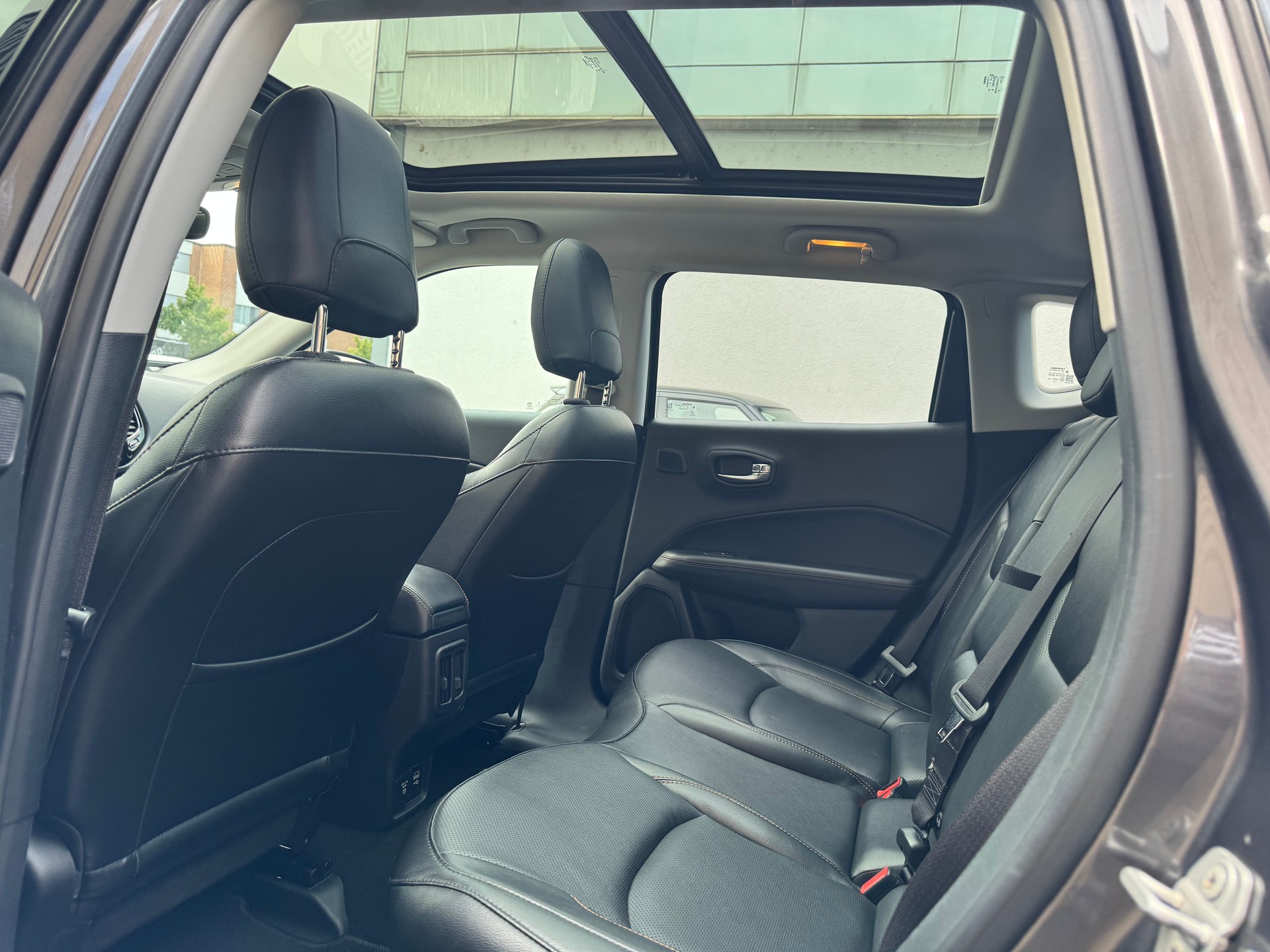 JEEP Compass 1.4 Turbo Limited AWD 9ATX*Panoramadach*Lenkradheizung mit Sitzheizung und Sitzbelüftung v.*-image-9