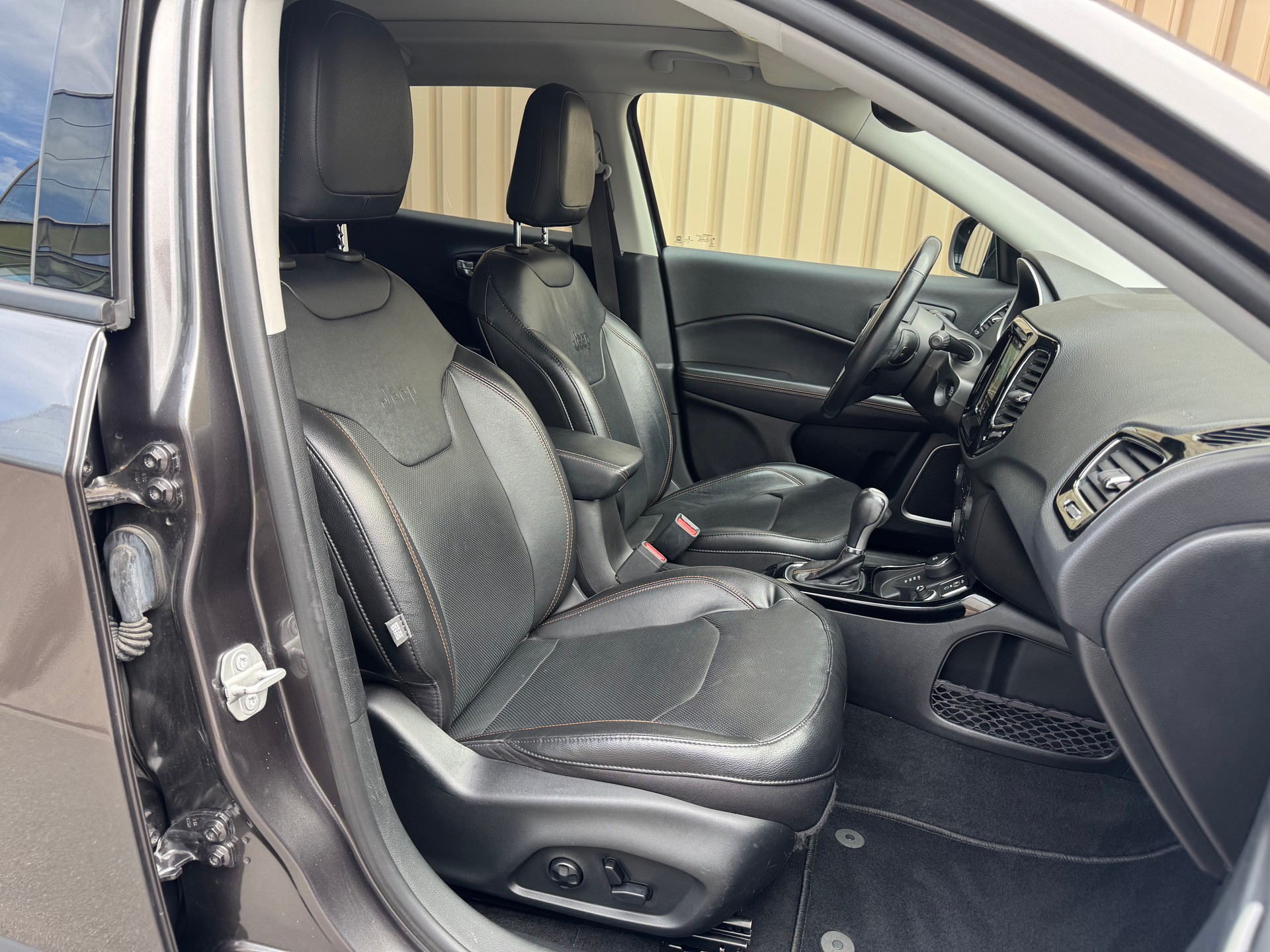 JEEP Compass 1.4 Turbo Limited AWD 9ATX*Panoramadach*Lenkradheizung mit Sitzheizung und Sitzbelüftung v.*-image-8