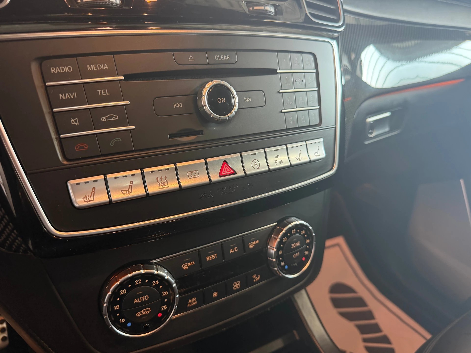 MERCEDES-BENZ GLE 63 S AMG 4Matic Speedshift Plus 7G-Tronic | MFK 02.2025 | AMG Performance | AHK 3t. | Pano Dach-image-15
