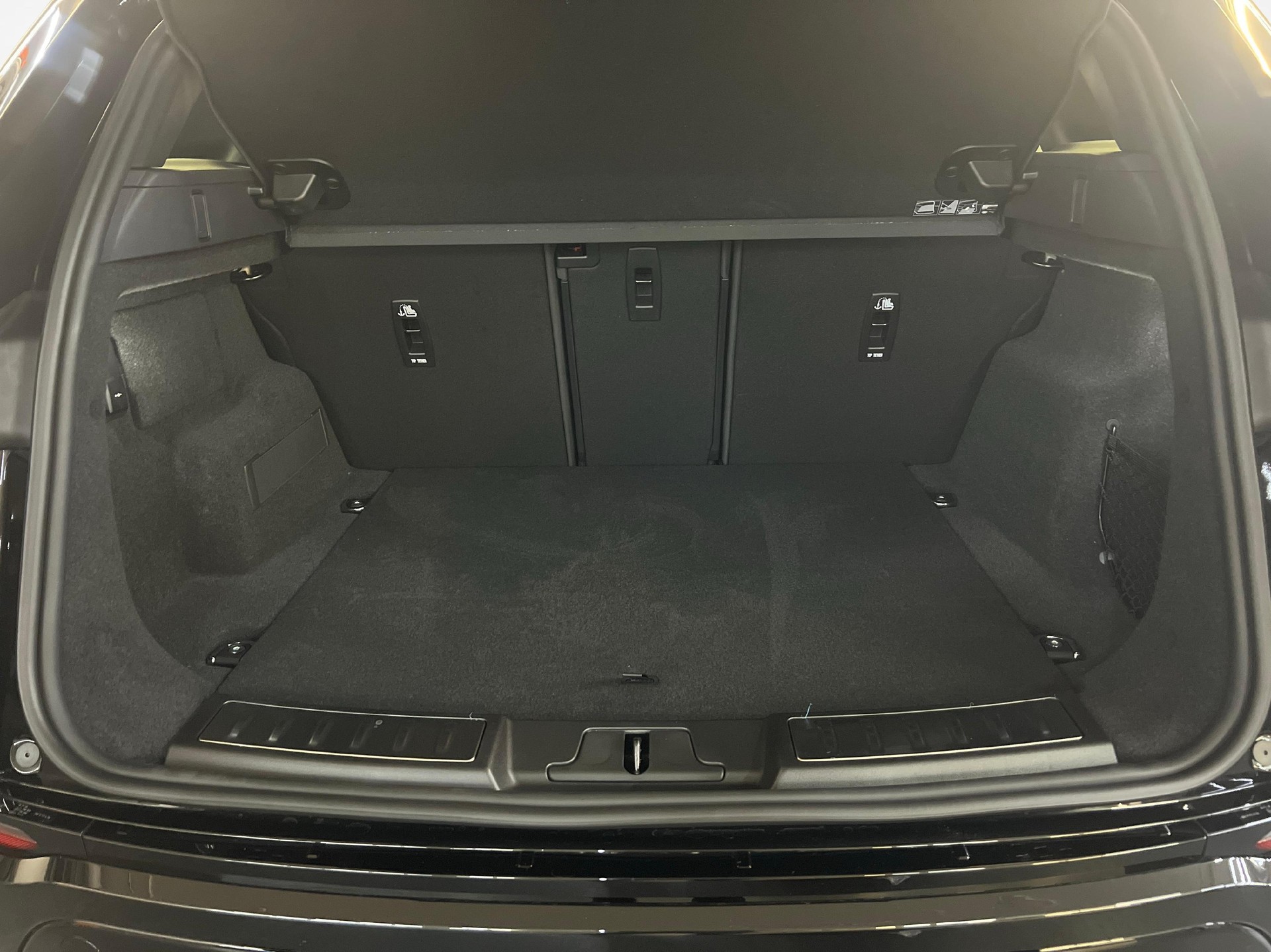 LAND ROVER Range Rover Evoque 1.5 T 270e Hoxton Edition-image-11