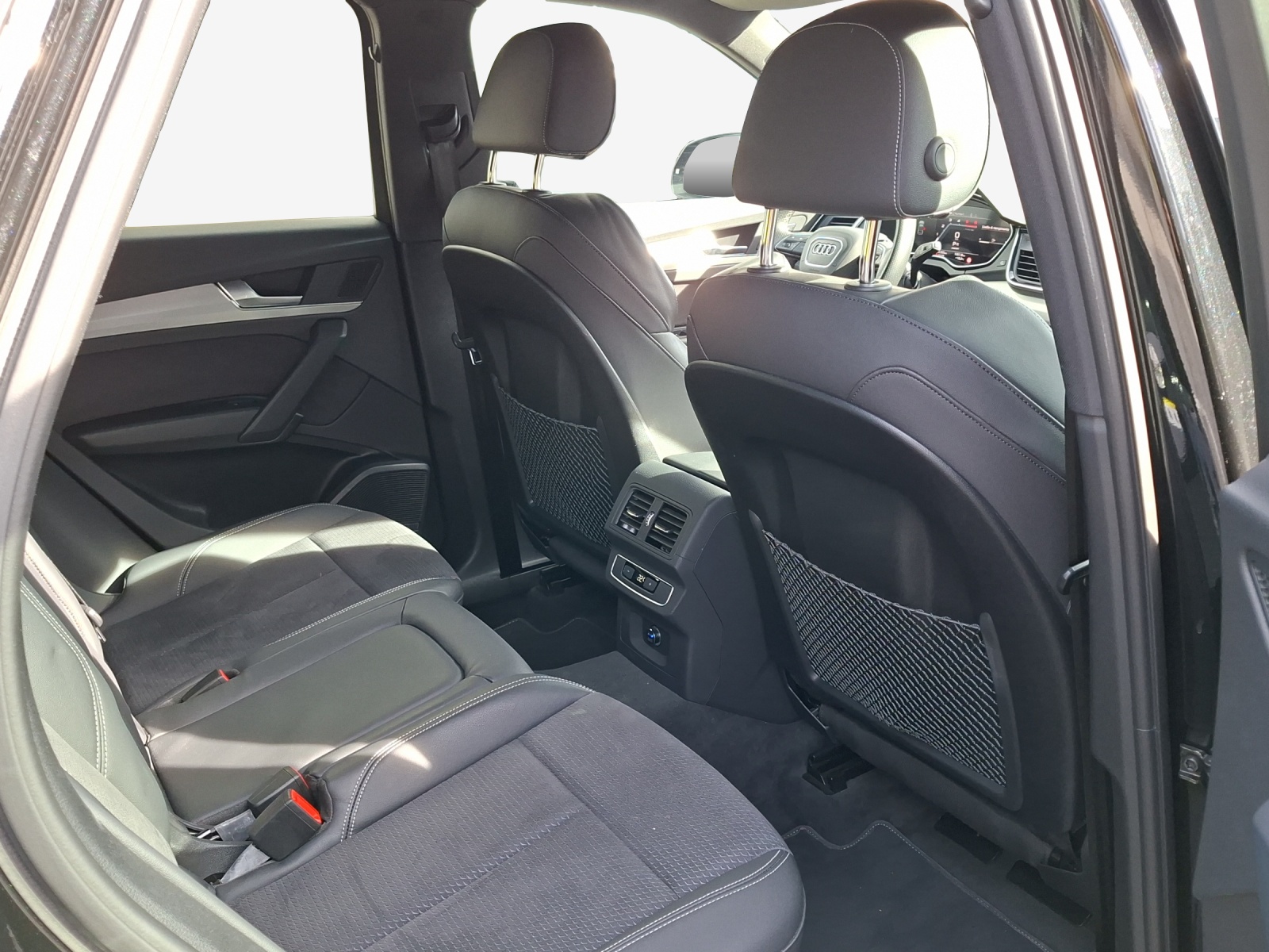 AUDI Q5 Sportback 40 TDI Blackedition quattro S-tronic-image-14