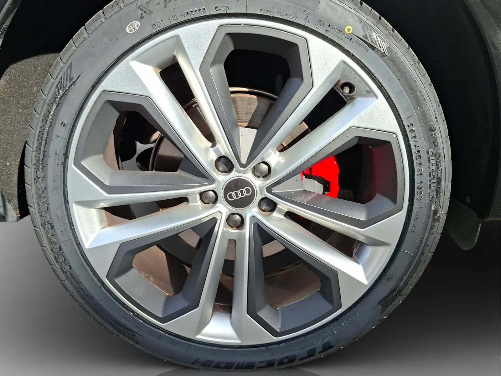 AUDI Q5 Sportback 40 TDI Blackedition quattro S-tronic-image-13