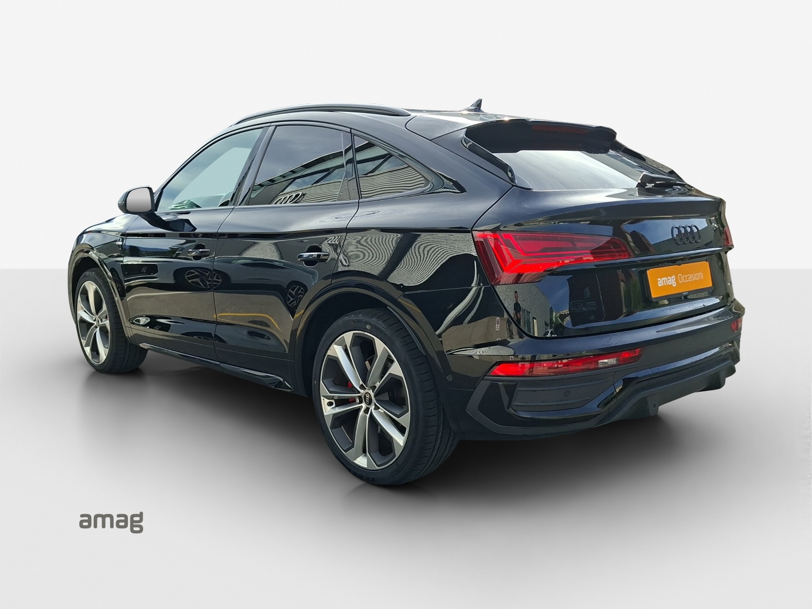 AUDI Q5 Sportback 40 TDI Blackedition quattro S-tronic-image-2