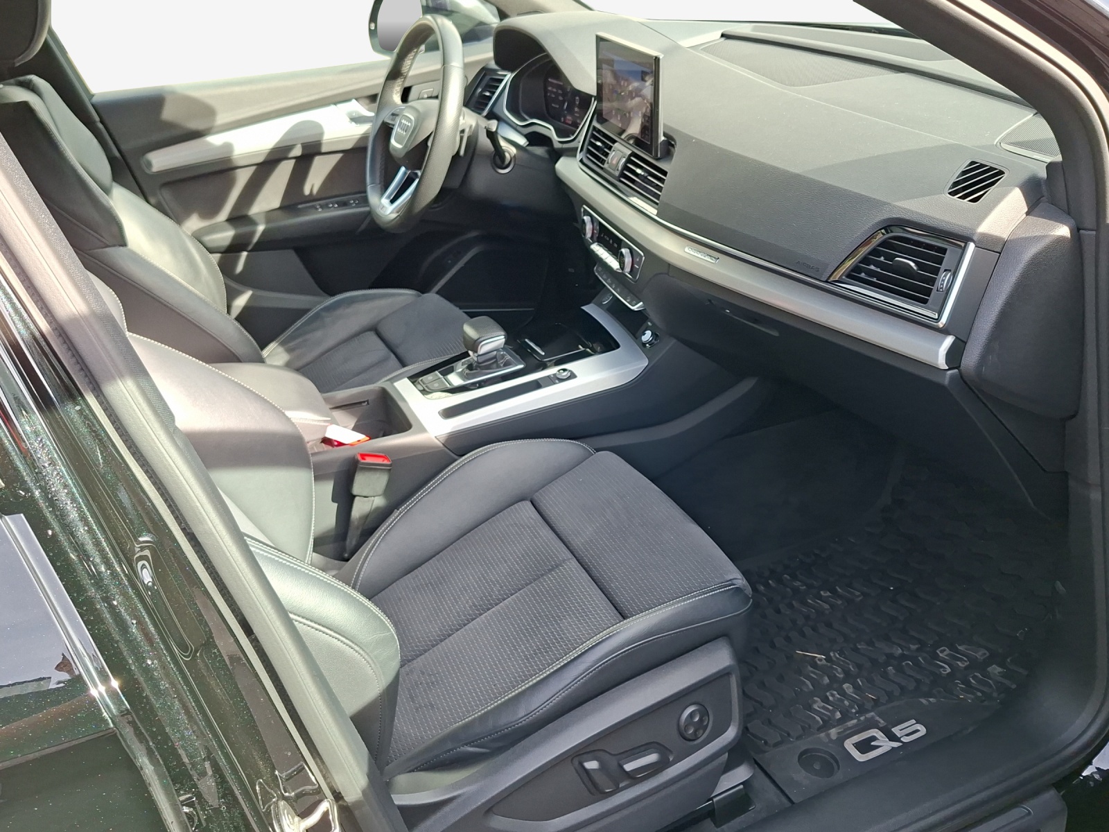 AUDI Q5 Sportback 40 TDI Blackedition quattro S-tronic-image-15