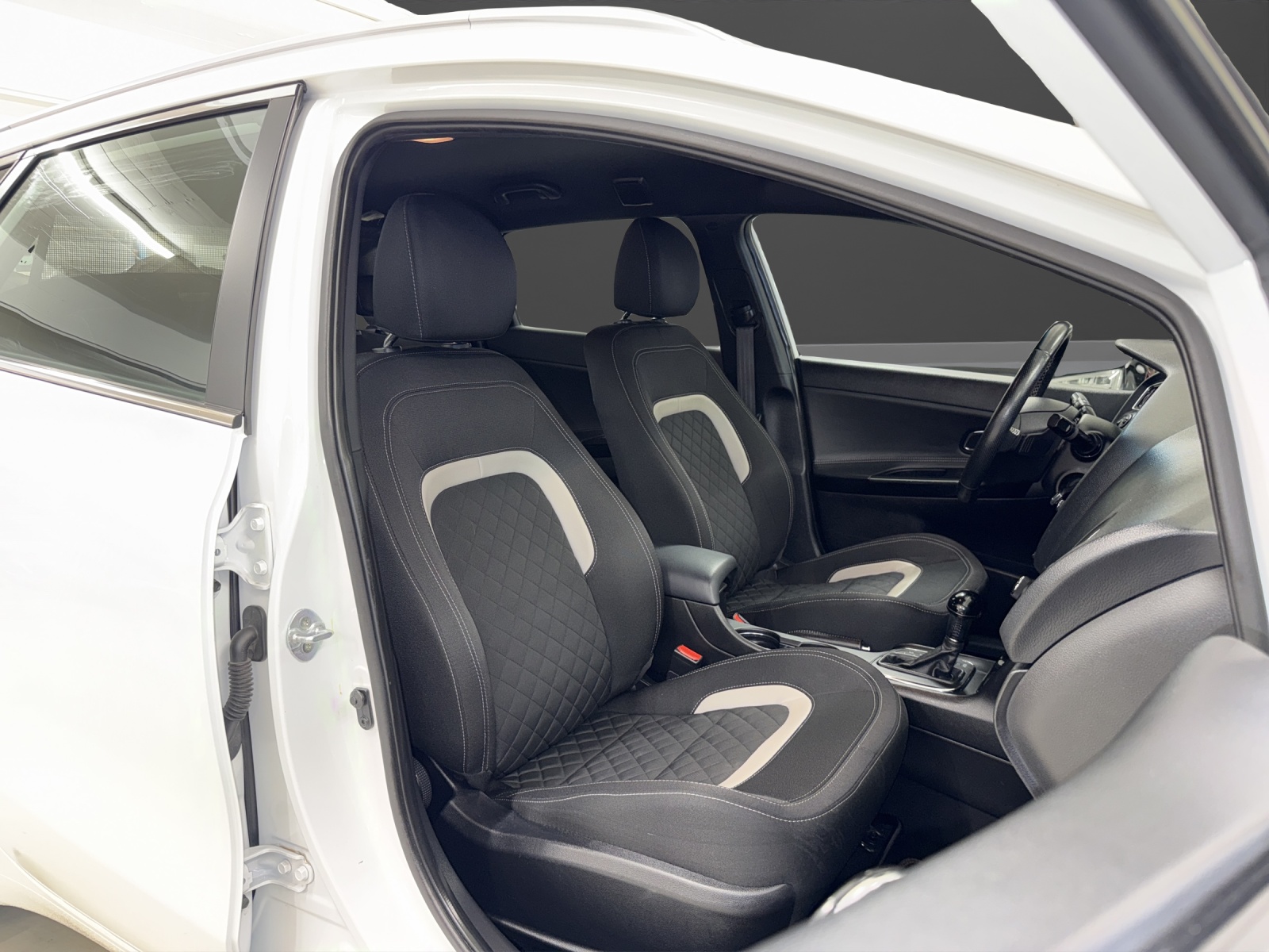 KIA Cee'd Sportswagon 1.6 CRDi GT Line-image-7