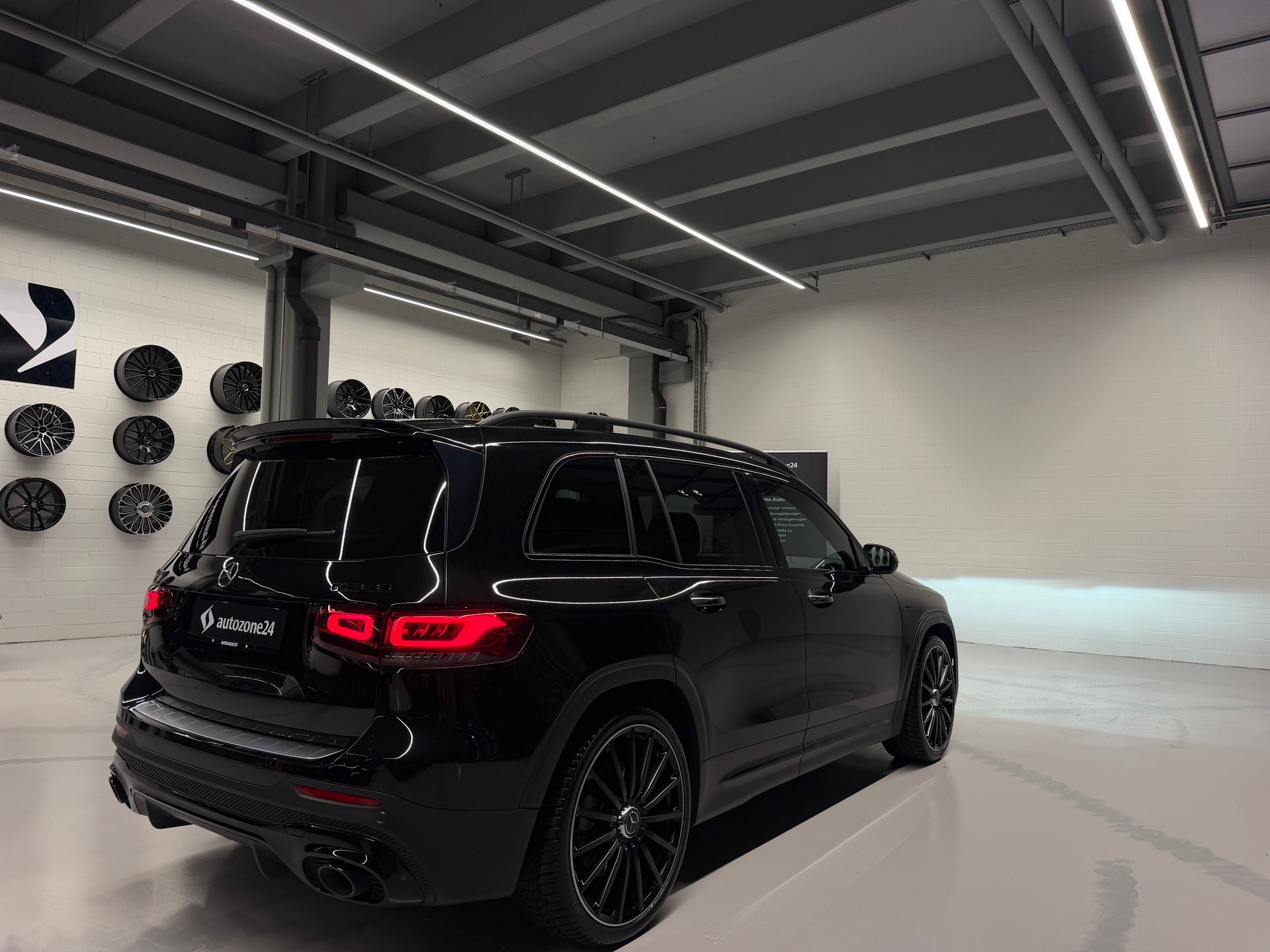 MERCEDES-BENZ GLB 35 AMG 4matic *CH-Auto*Frisch ab MFK*Garantie*Premium Plus Pack*-image-2