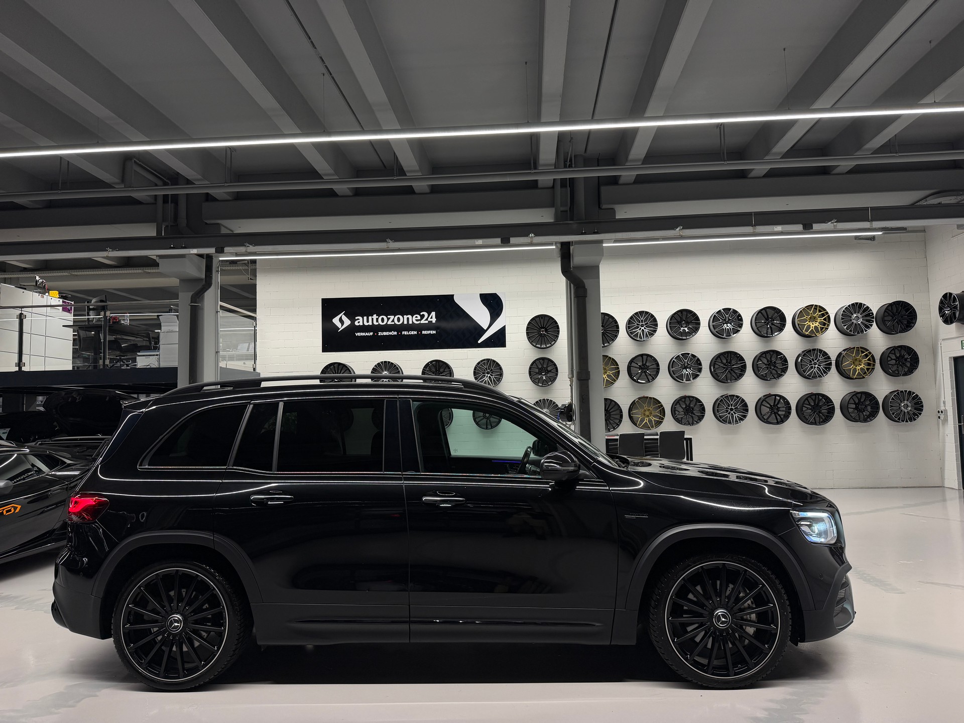 MERCEDES-BENZ GLB 35 AMG 4matic *CH-Auto*Frisch ab MFK*Garantie*Premium Plus Pack*-image-10