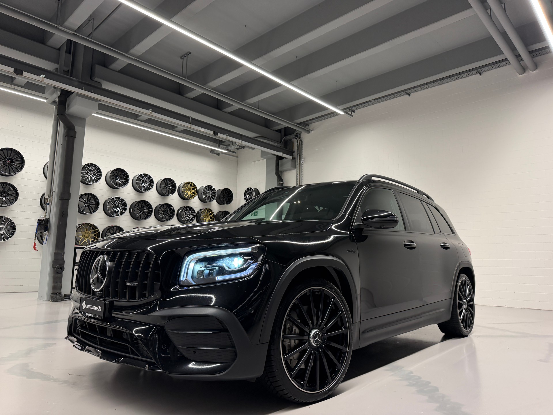 MERCEDES-BENZ GLB 35 AMG 4matic *CH-Auto*Frisch ab MFK*Garantie*Premium Plus Pack*-image-4