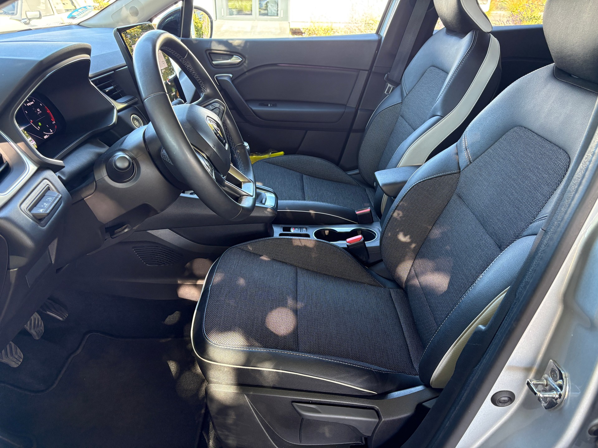 RENAULT Captur 1.3 TCe Zen-image-5