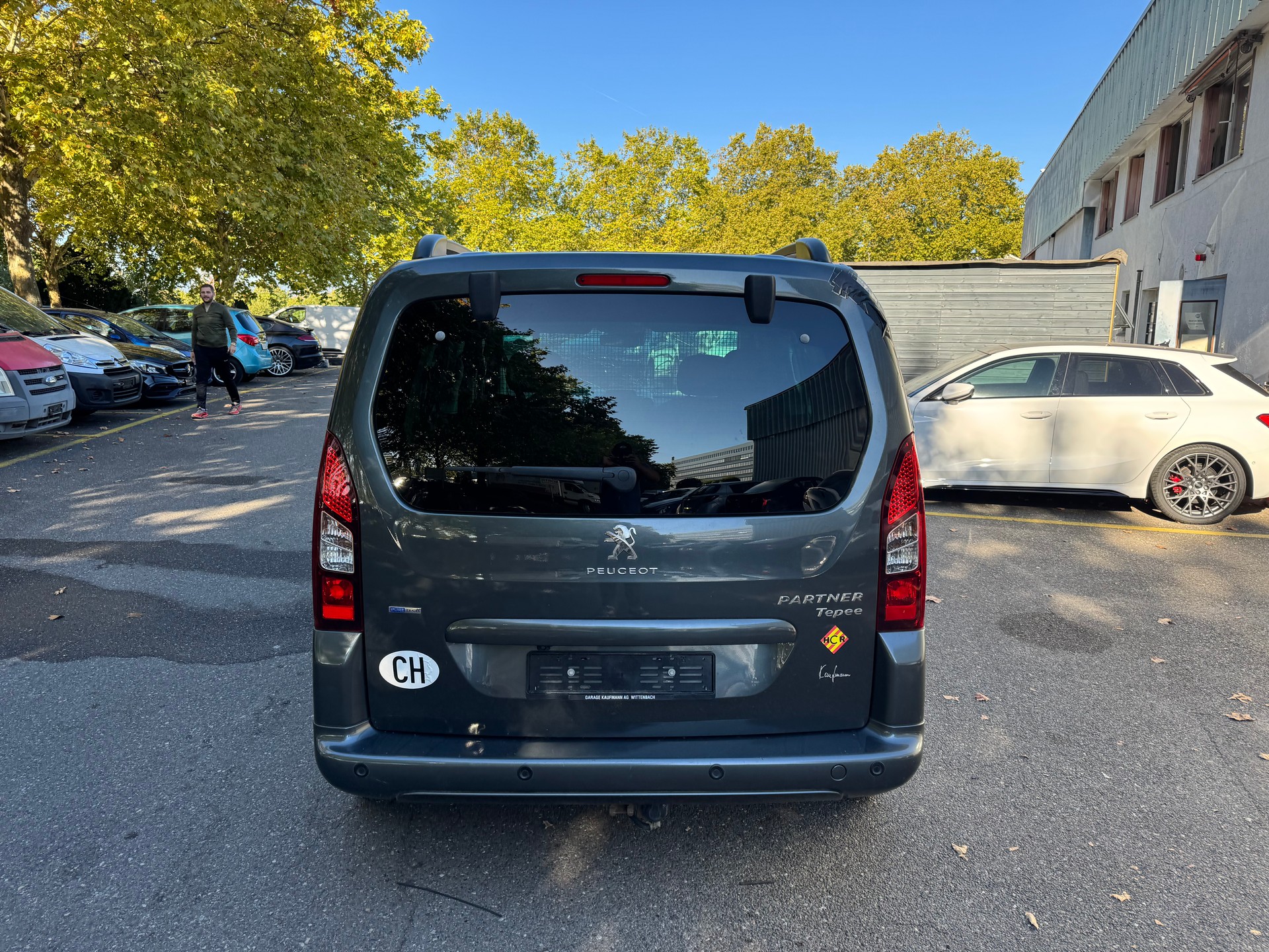 PEUGEOT Partner 1.2 PureTech Allure-image-10