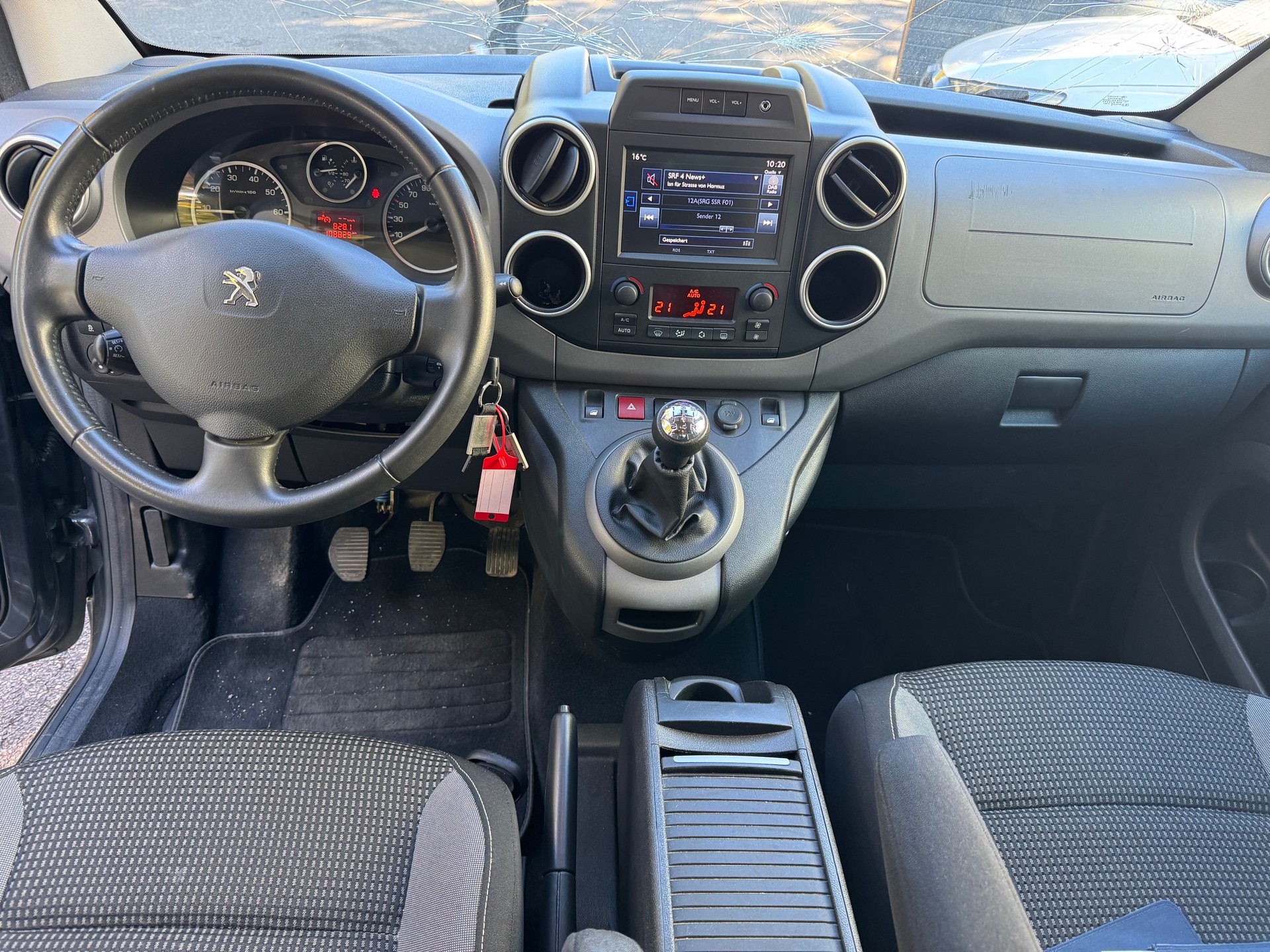 PEUGEOT Partner 1.2 PureTech Allure-image-21