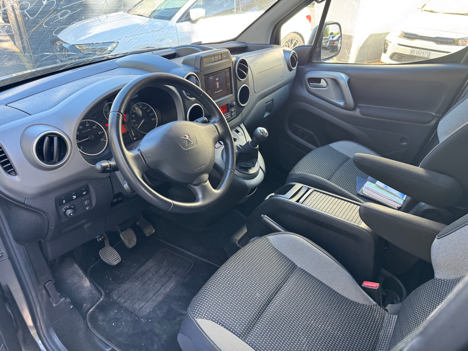 PEUGEOT Partner 1.2 PureTech Allure-image-15