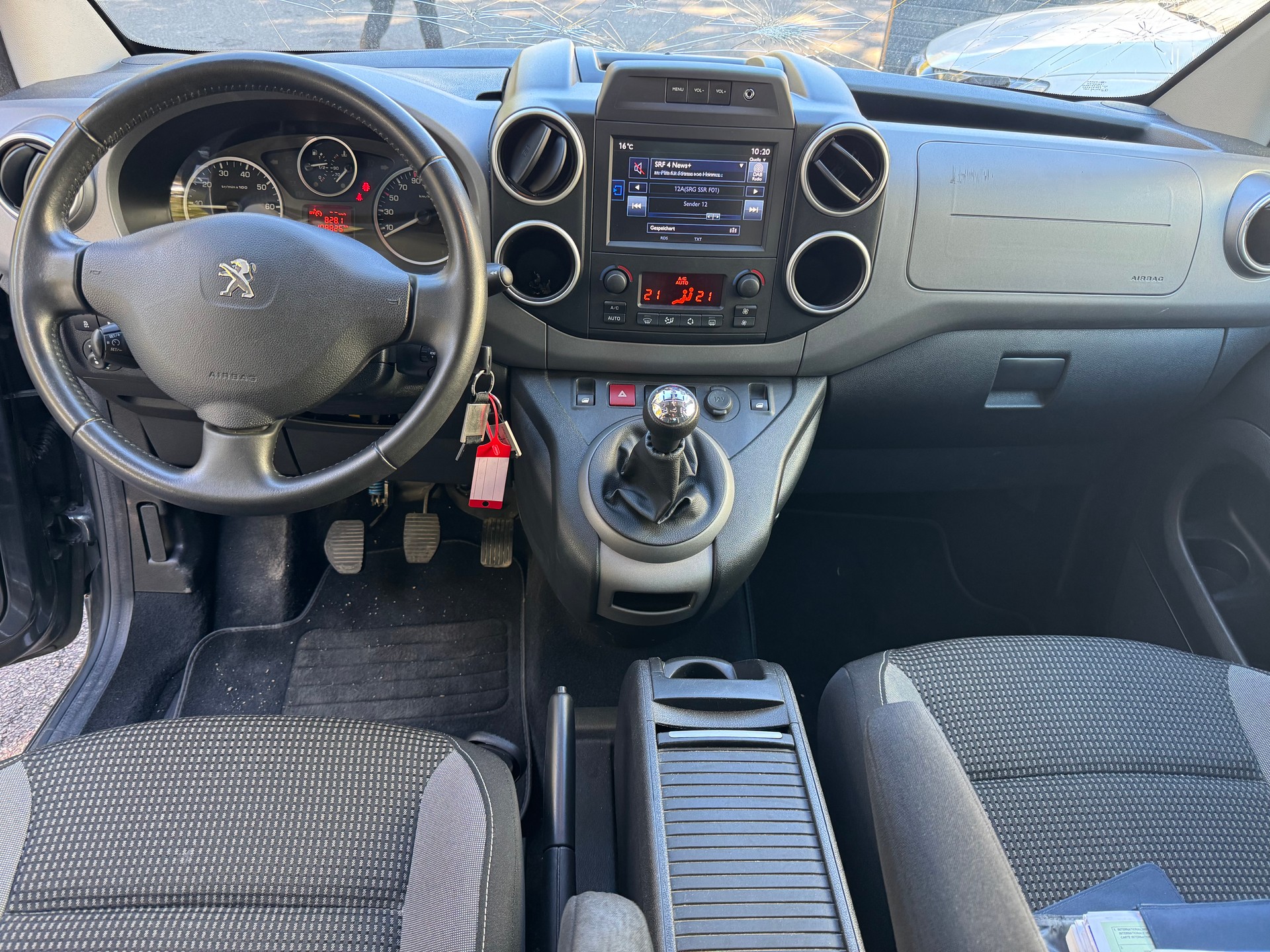 PEUGEOT Partner 1.2 PureTech Allure-image-17