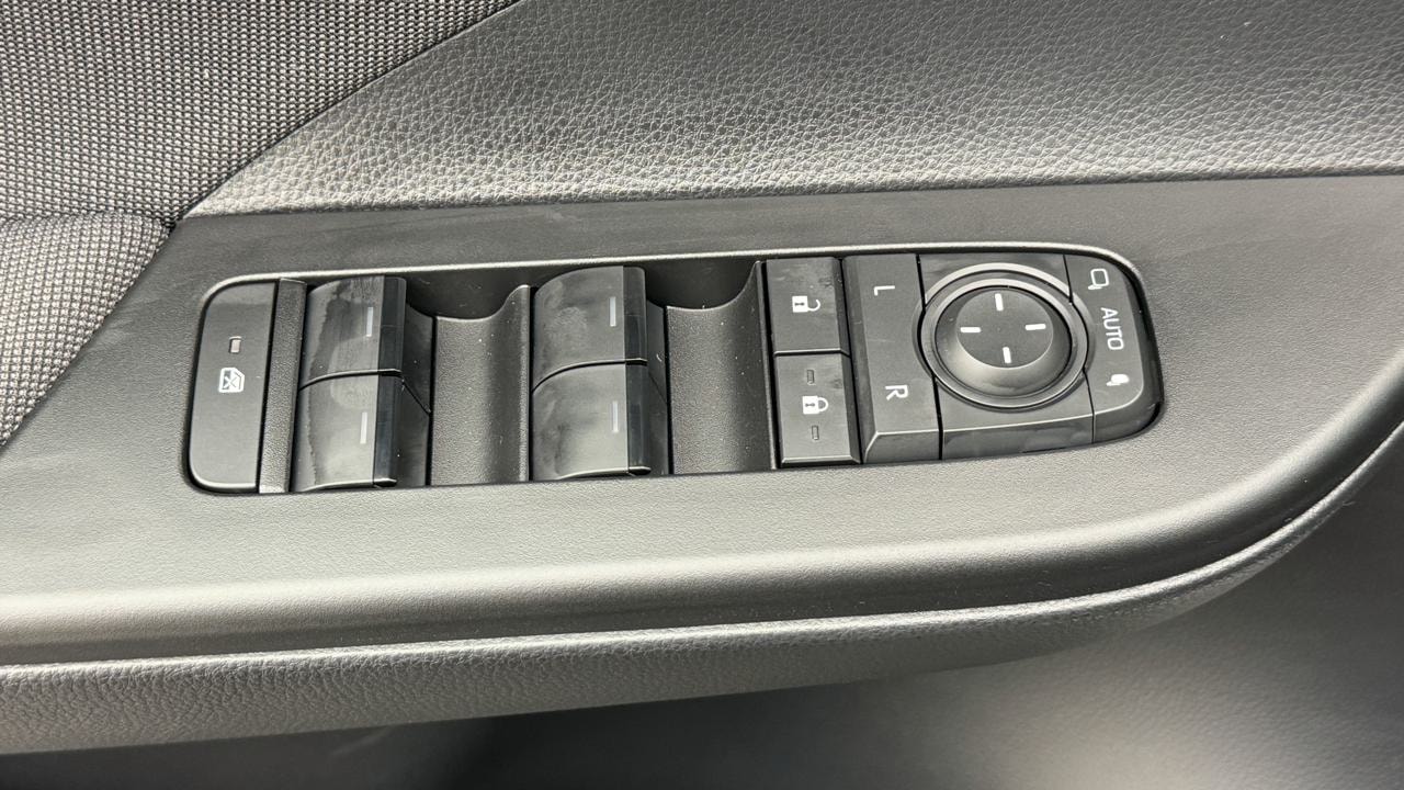 TOYOTA C-HR 2.0 PHEV CVT Style-image-9