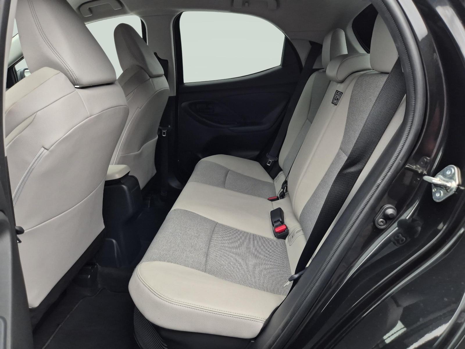 TOYOTA Yaris 1.5 VVT-i HSD Premium-image-3