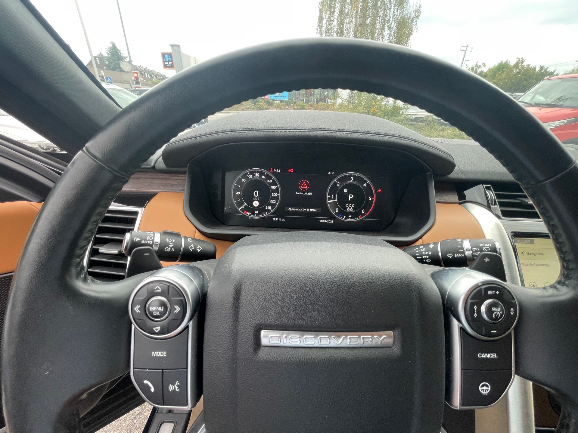 LAND ROVER Discovery 2.0 SD4 HSE Luxury Automatic-image-11