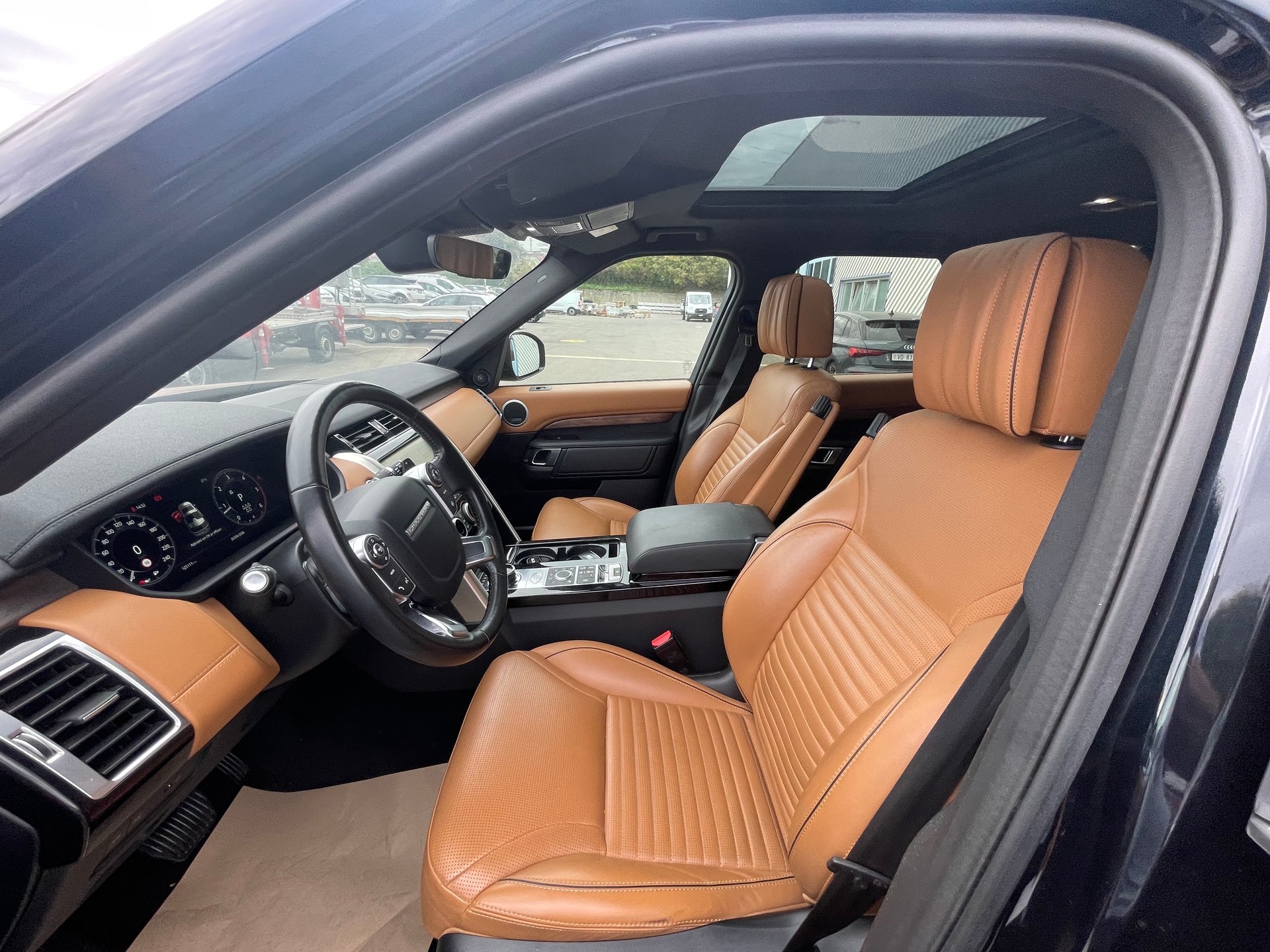 LAND ROVER Discovery 2.0 SD4 HSE Luxury Automatic-image-10