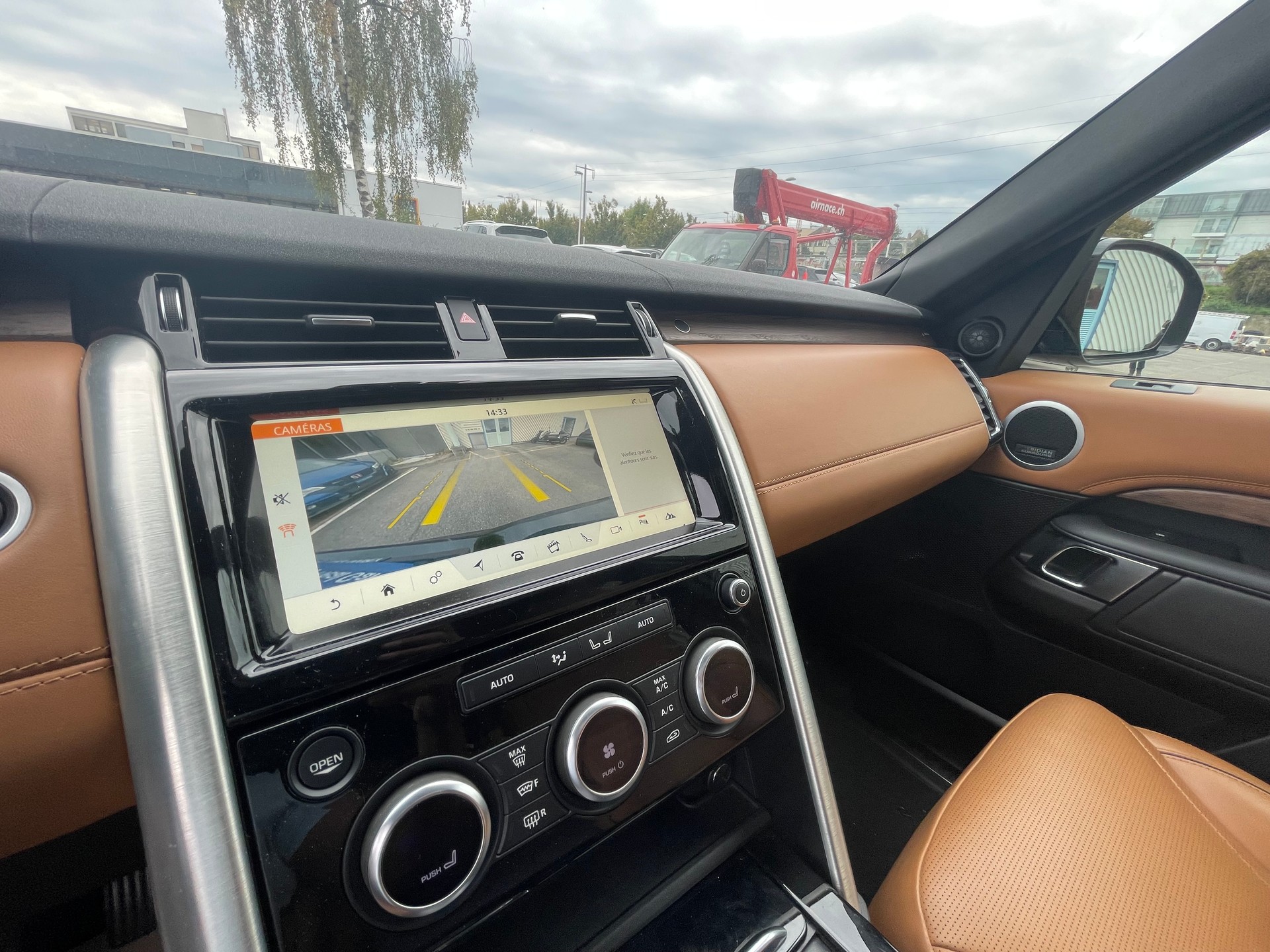 LAND ROVER Discovery 2.0 SD4 HSE Luxury Automatic-image-13