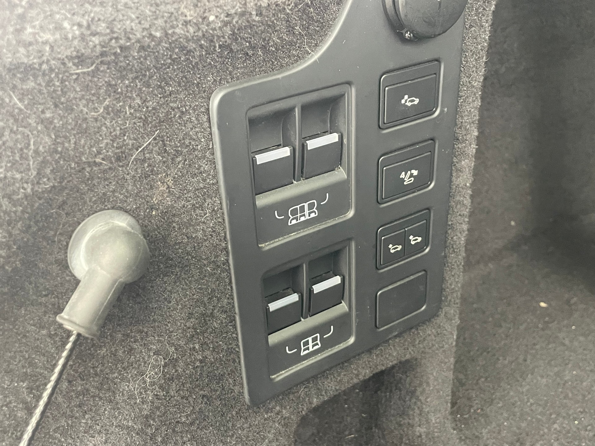 LAND ROVER Discovery 2.0 SD4 HSE Luxury Automatic-image-6