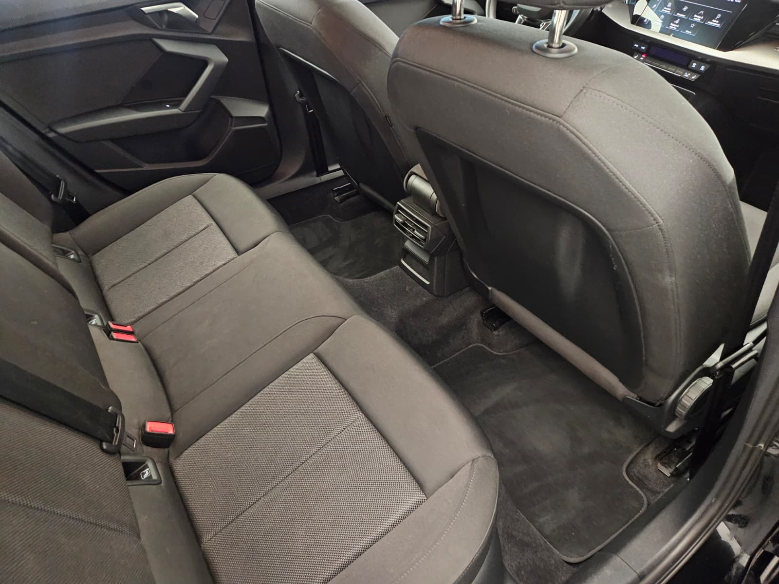 AUDI A3 Sportback 35 TFSI Attraction S-tronic-image-12