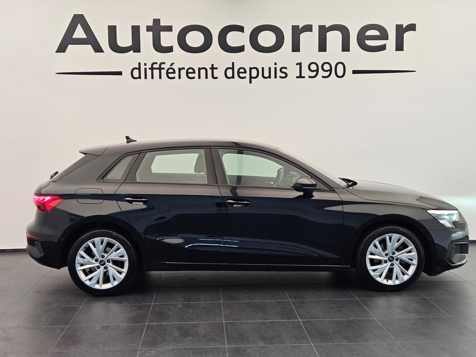 AUDI A3 Sportback 35 TFSI Attraction S-tronic-image-5