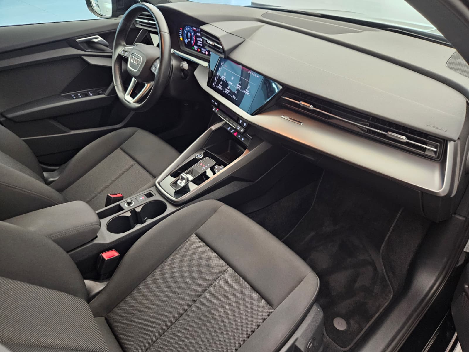 AUDI A3 Sportback 35 TFSI Attraction S-tronic-image-11