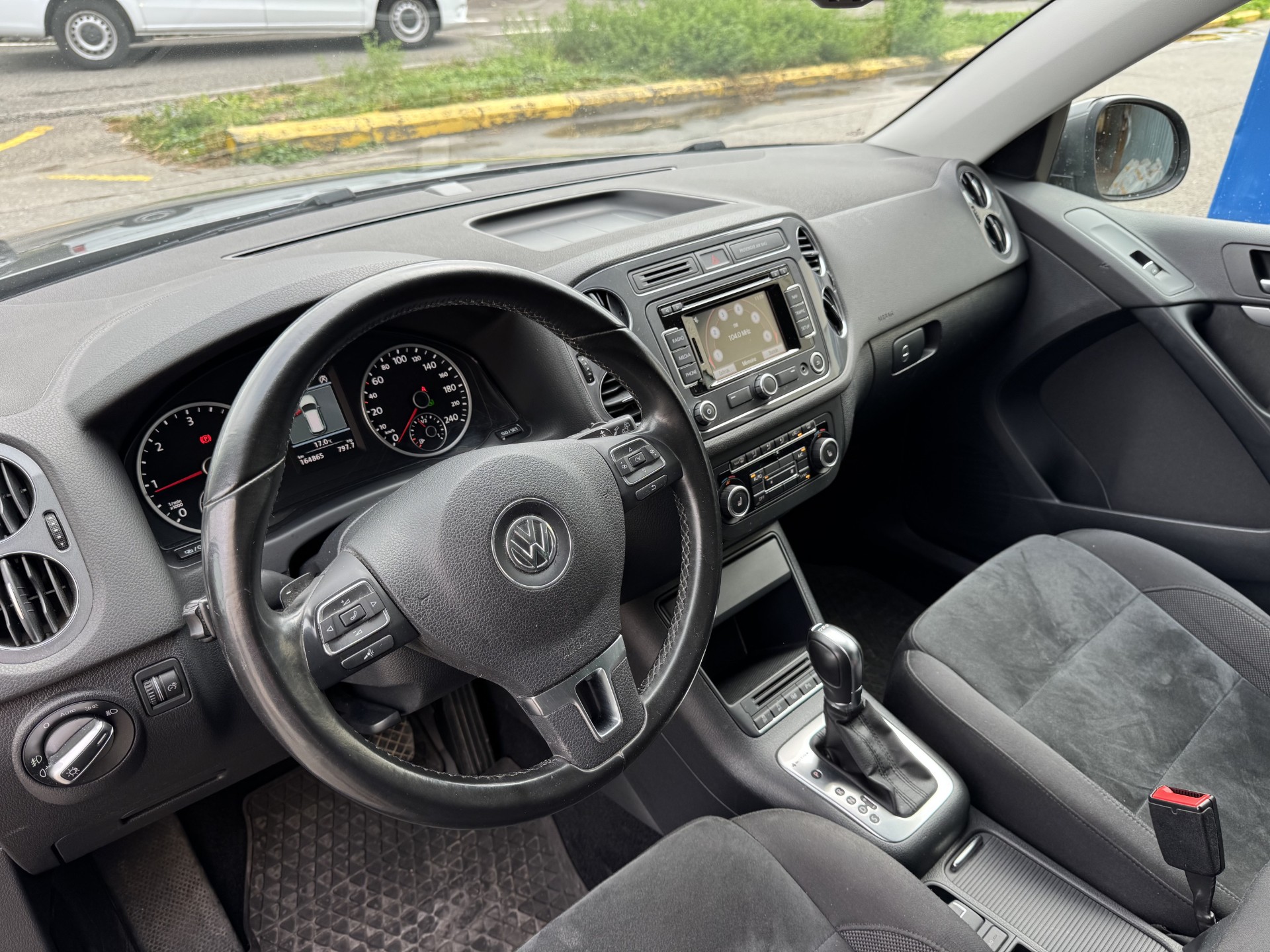 VW Tiguan 2.0 TDI BlueMotion Sport&Style 4Motion DSG-image-8