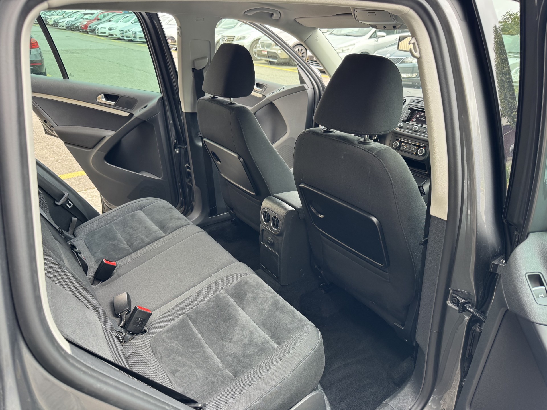 VW Tiguan 2.0 TDI BlueMotion Sport&Style 4Motion DSG-image-11