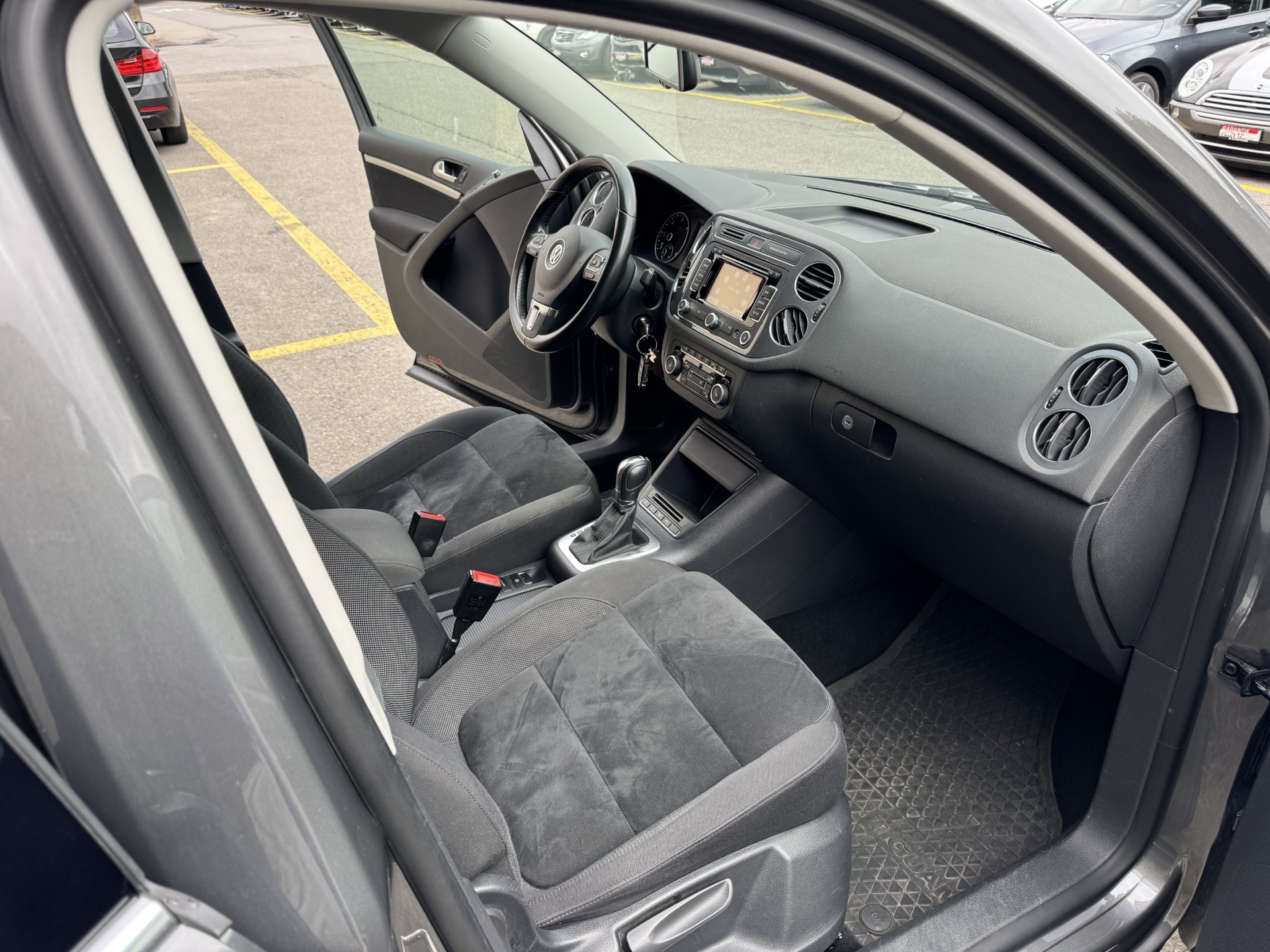 VW Tiguan 2.0 TDI BlueMotion Sport&Style 4Motion DSG-image-12