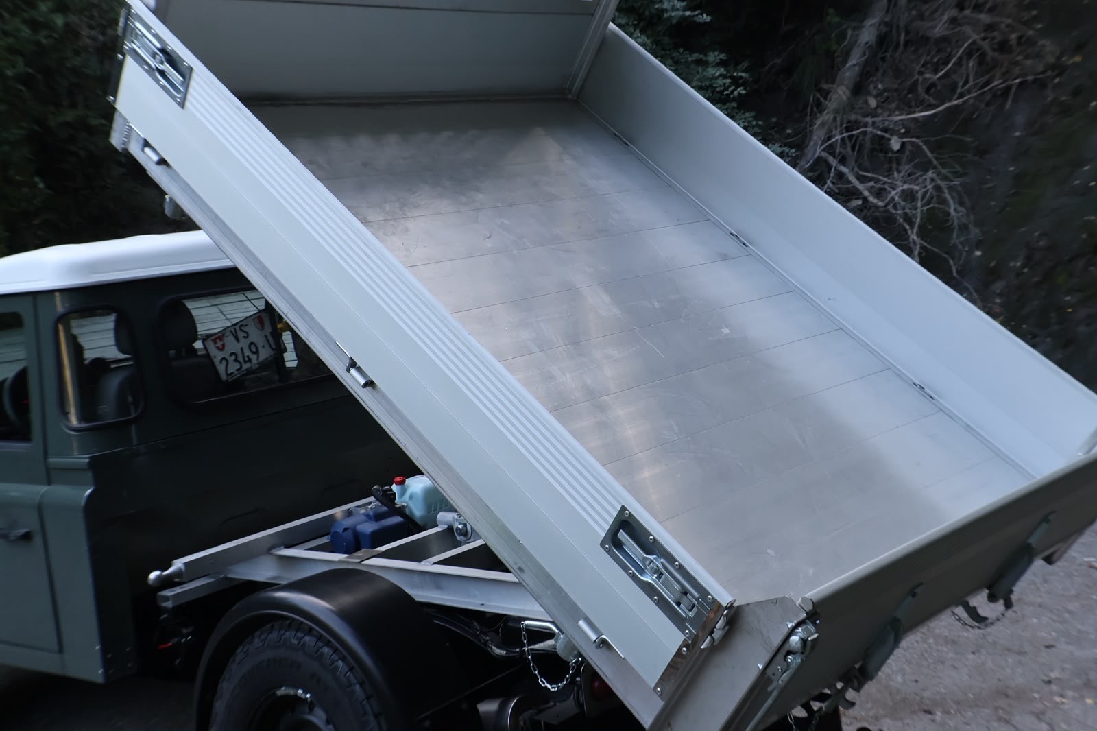 LAND ROVER Defender 110 2.2 TD4 High Capacity Pick Up-image-10