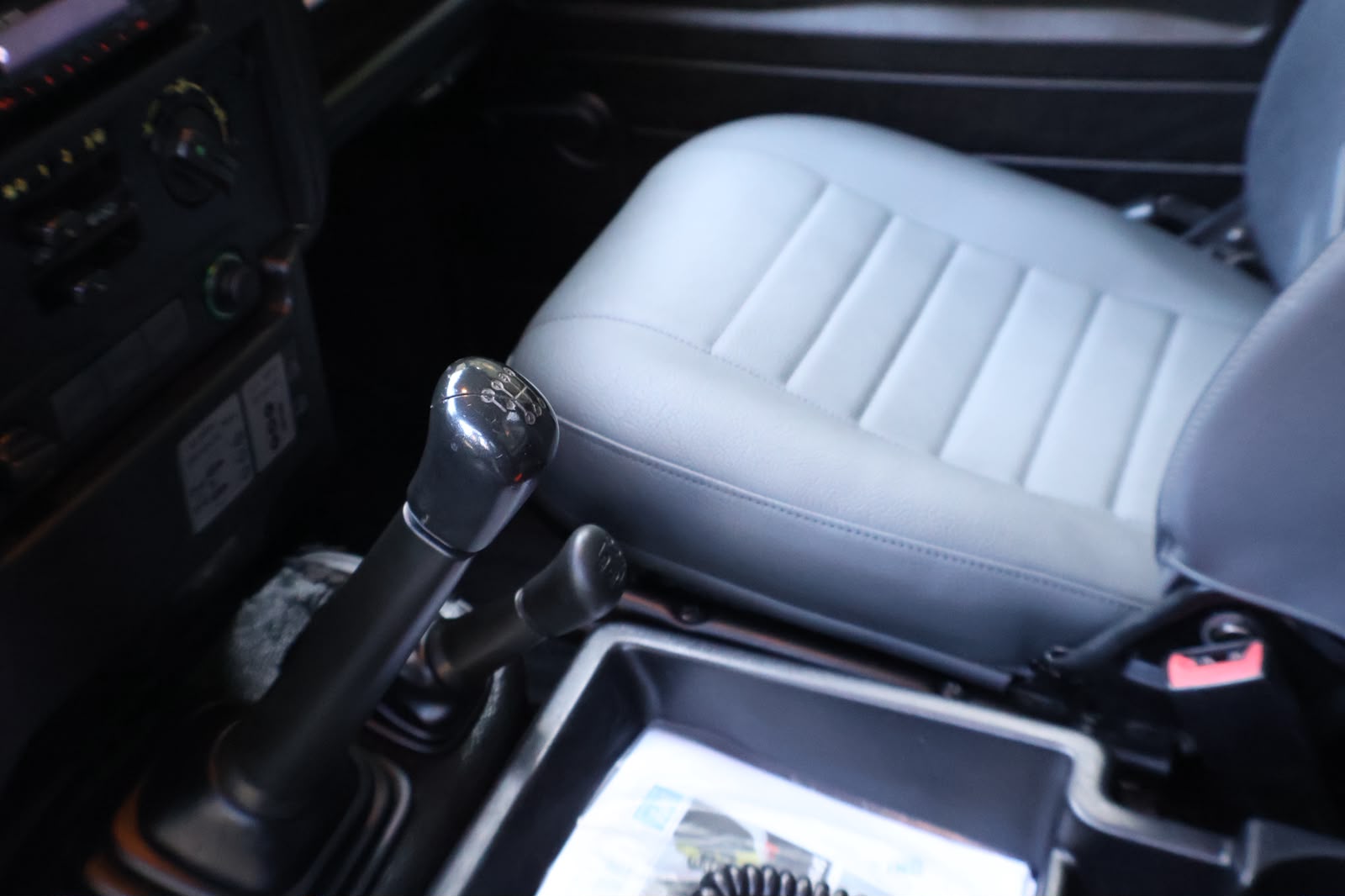 LAND ROVER Defender 110 2.2 TD4 High Capacity Pick Up-image-9