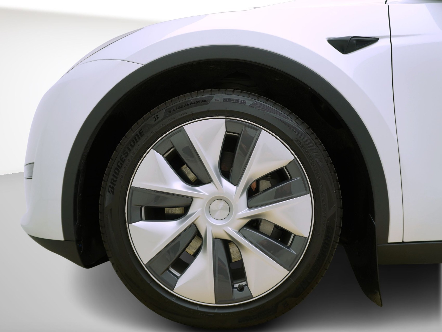 TESLA Model Y Long Range Dual AWD-image-8