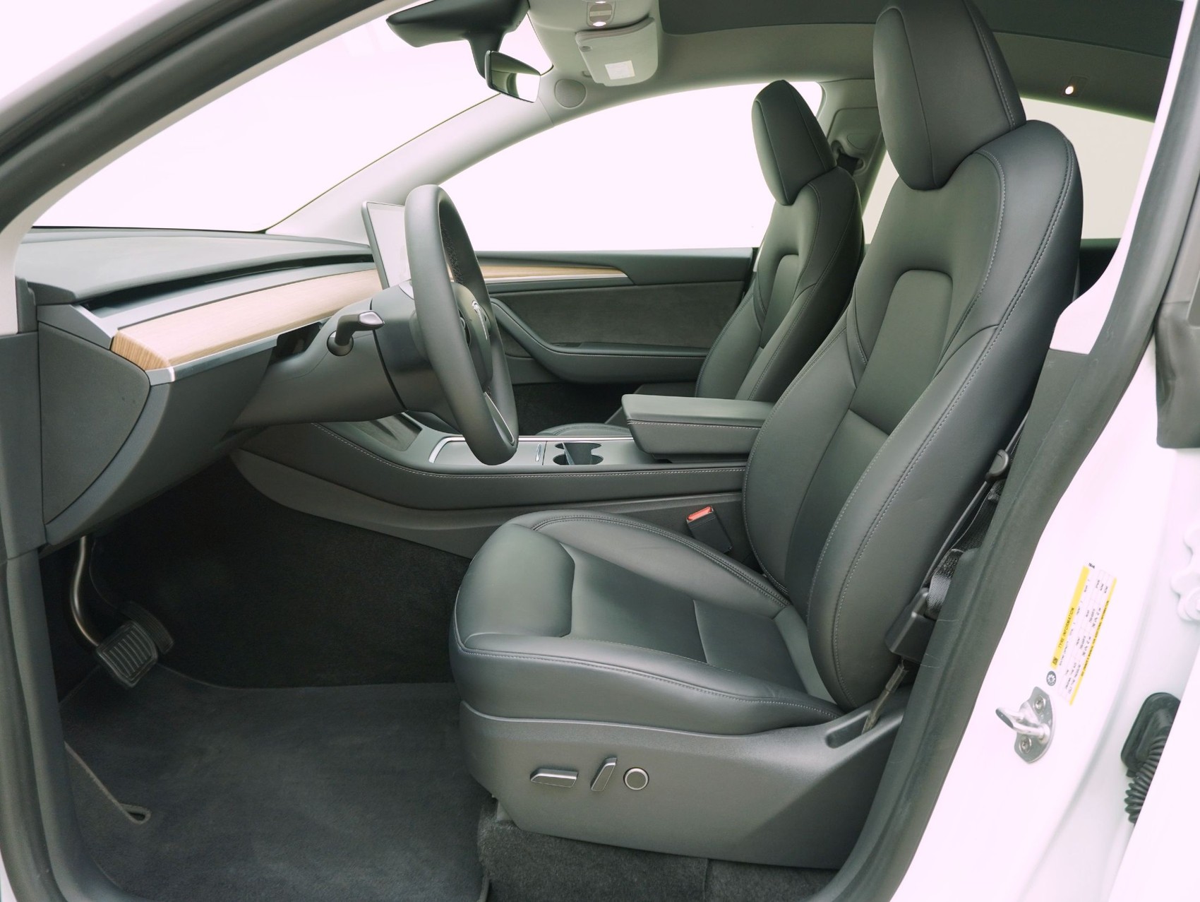 TESLA Model Y Long Range Dual AWD-image-10