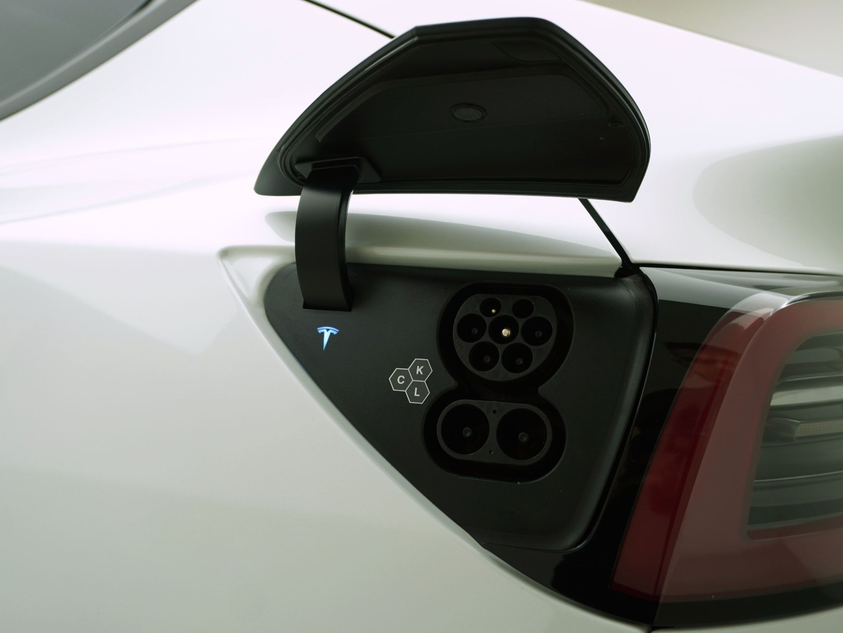 TESLA Model Y Long Range Dual AWD-image-3