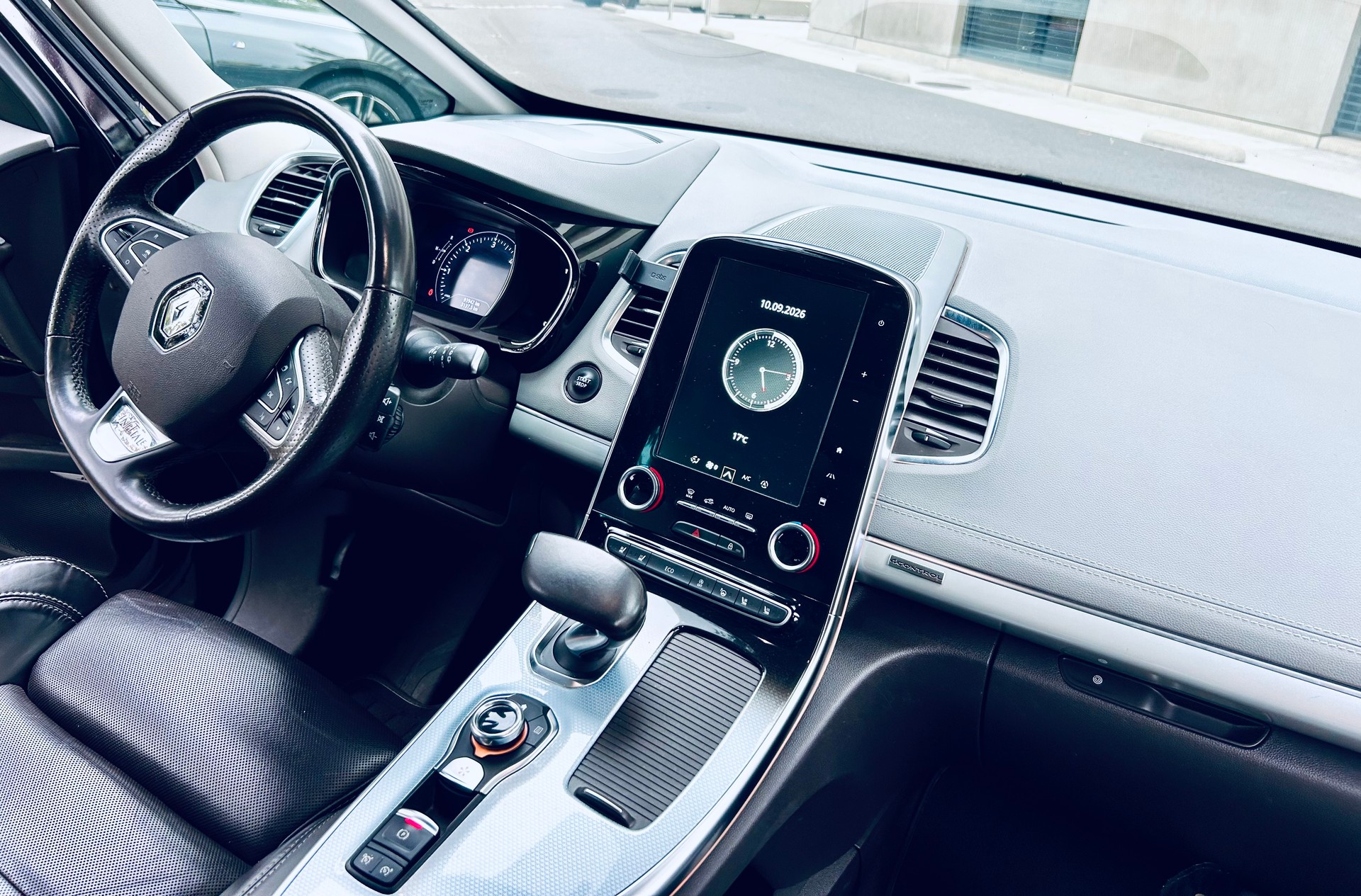 RENAULT 2.0 Blue dCi 200 Initiale EDC-image-3