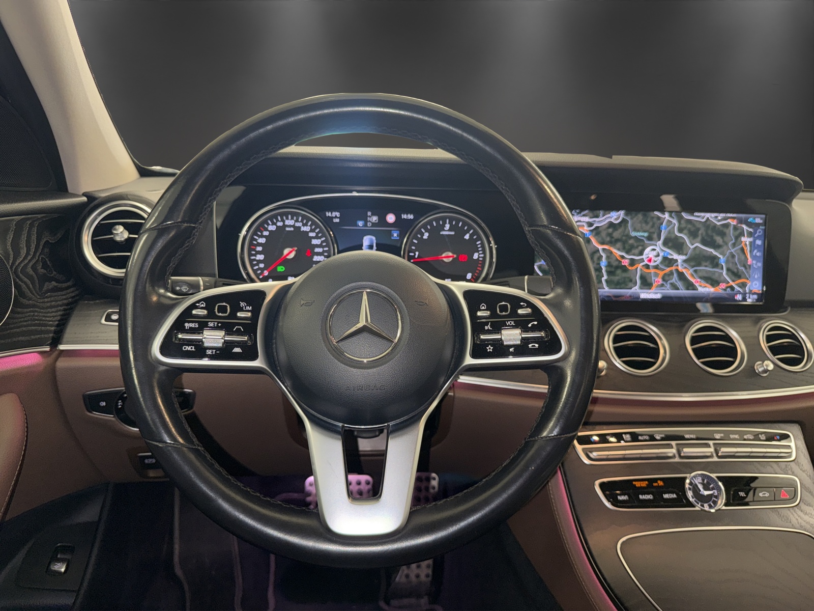 MERCEDES-BENZ E 220 d Swiss Star AMG Line 4Matic 9G-Tronic-image-12
