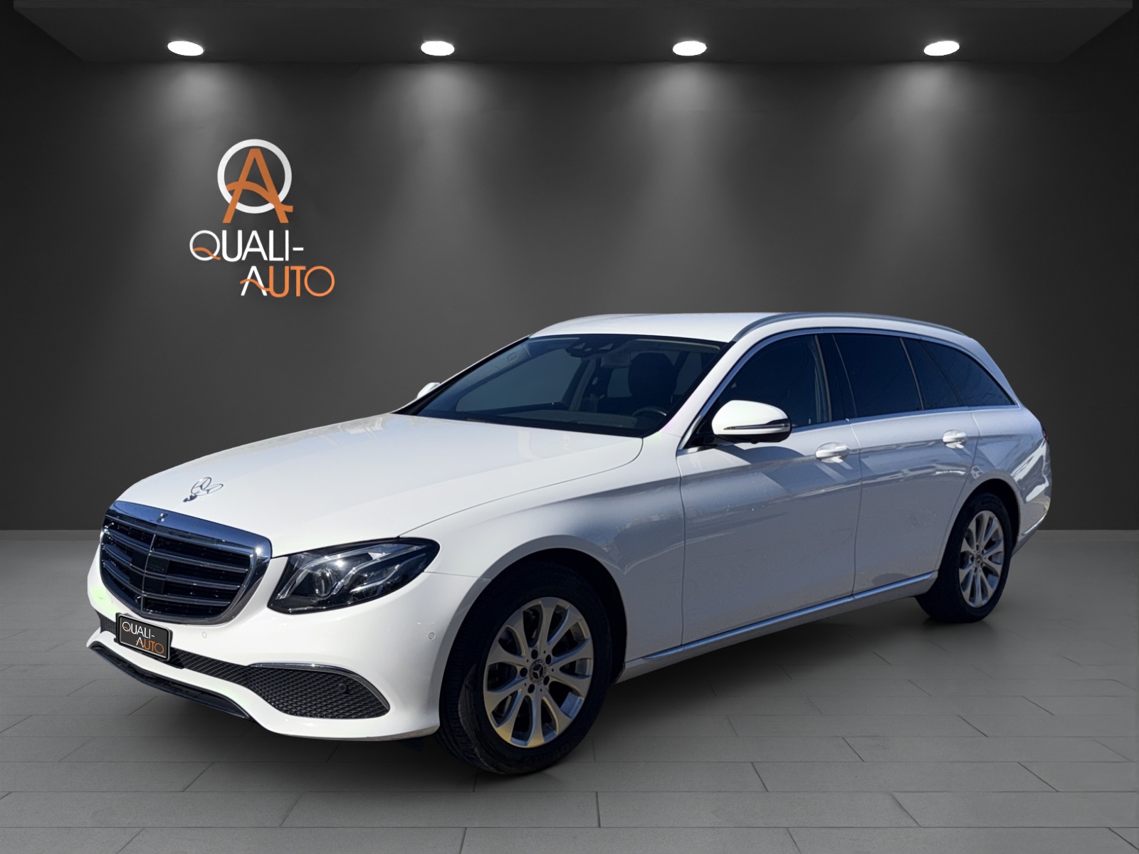 MERCEDES-BENZ E 220 d Swiss Star AMG Line 4Matic 9G-Tronic-image-2