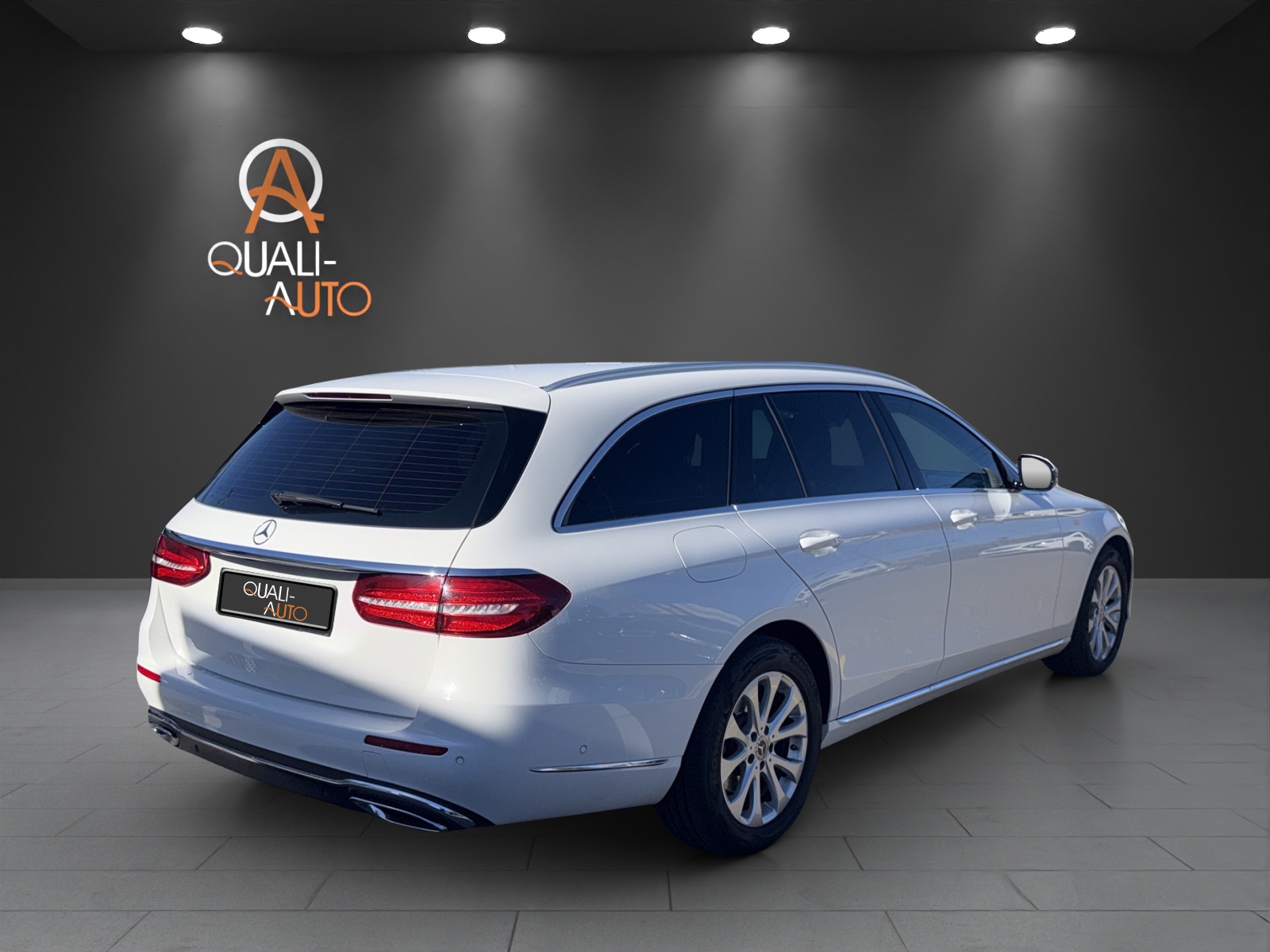 MERCEDES-BENZ E 220 d Swiss Star AMG Line 4Matic 9G-Tronic-image-5