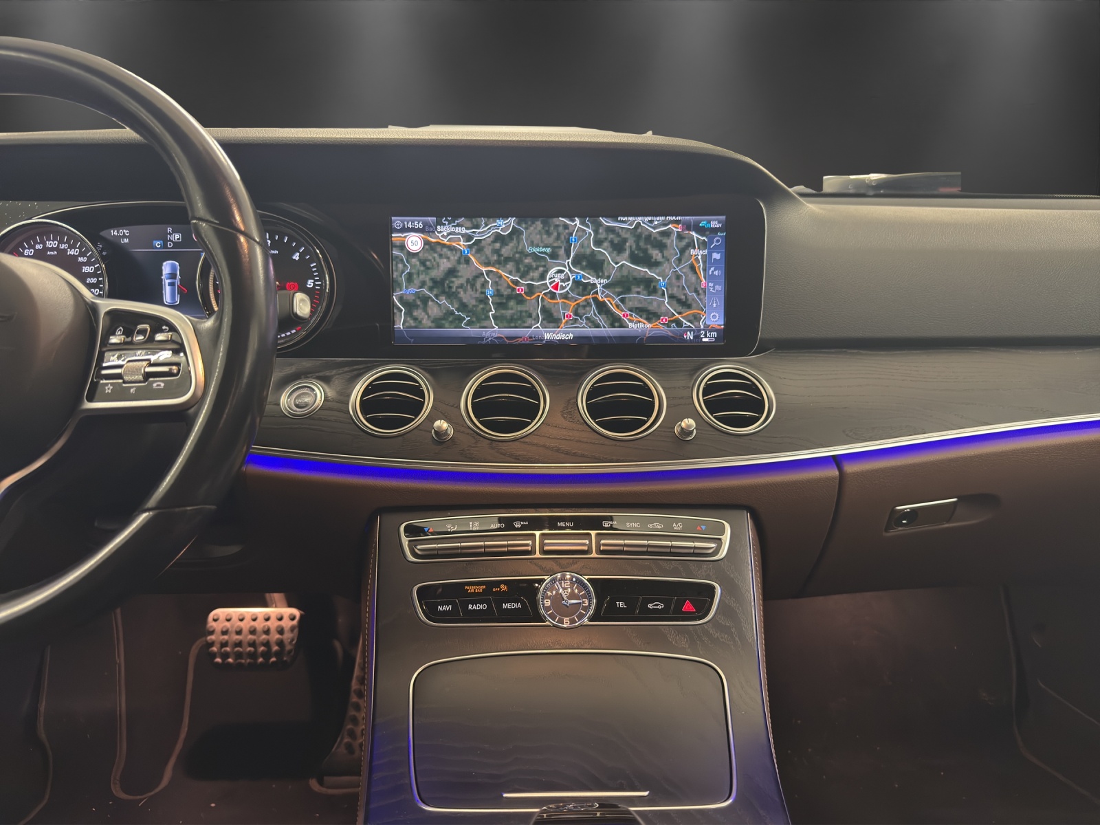 MERCEDES-BENZ E 220 d Swiss Star AMG Line 4Matic 9G-Tronic-image-10