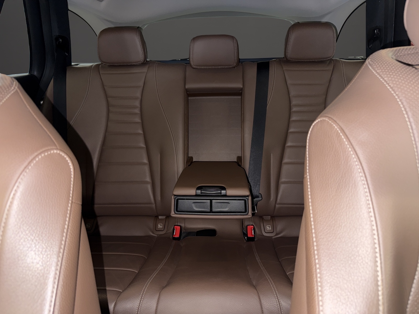 MERCEDES-BENZ E 220 d Swiss Star AMG Line 4Matic 9G-Tronic-image-9