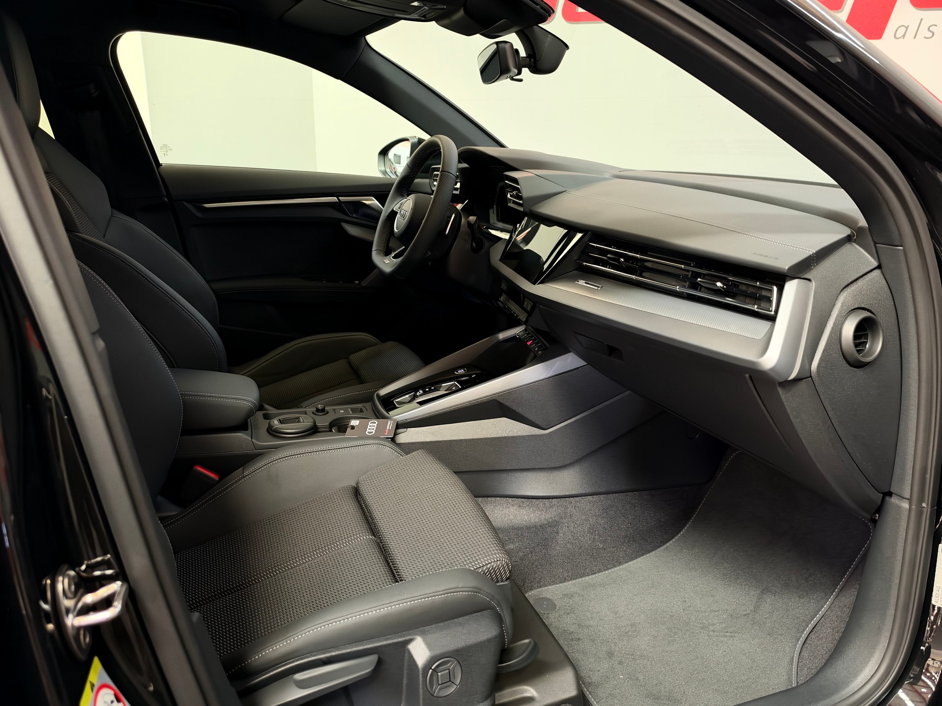 AUDI A3 Sportback TFSI 110 kW S line S tronic-image-13