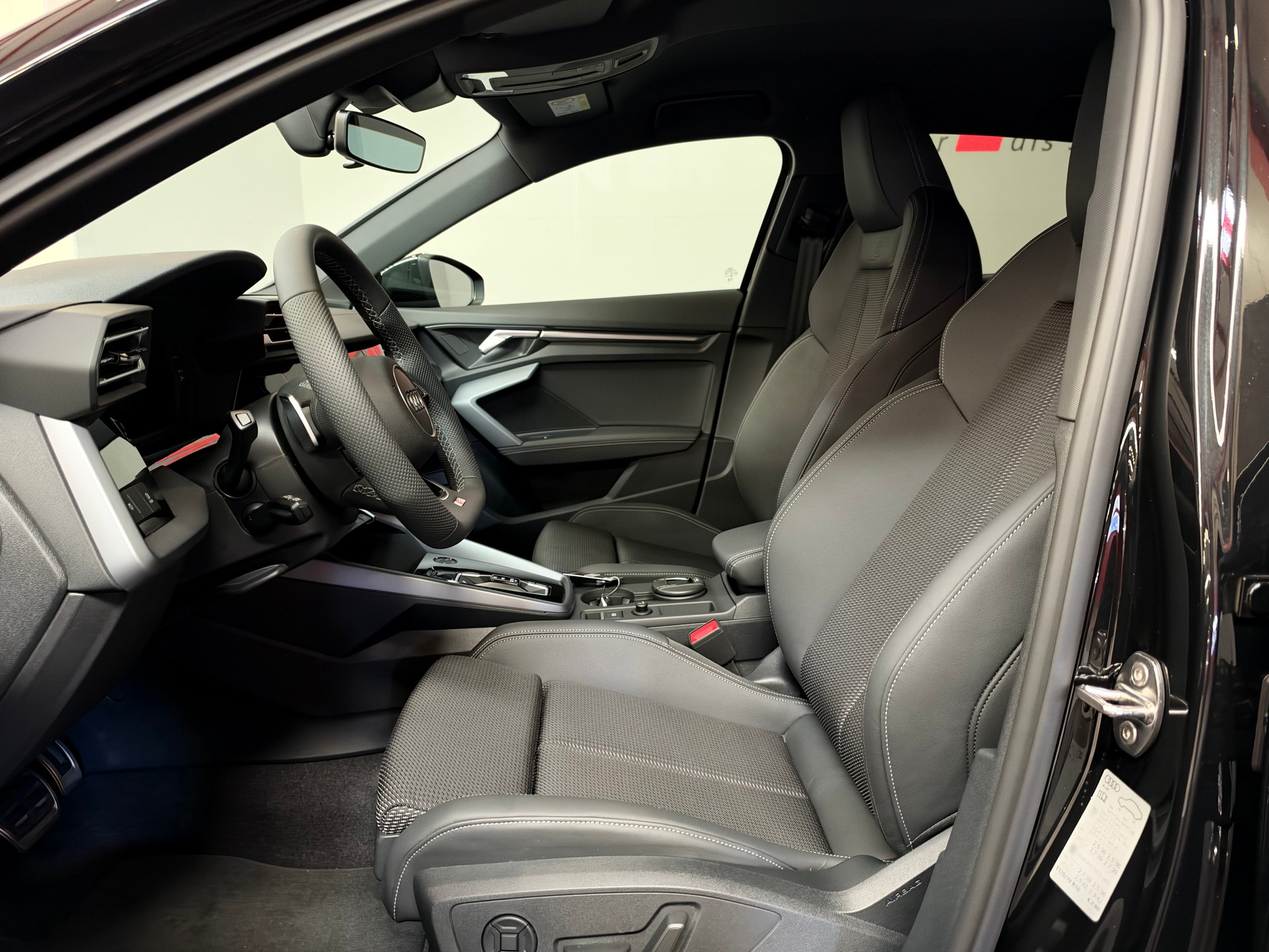 AUDI A3 Sportback TFSI 110 kW S line S tronic-image-11
