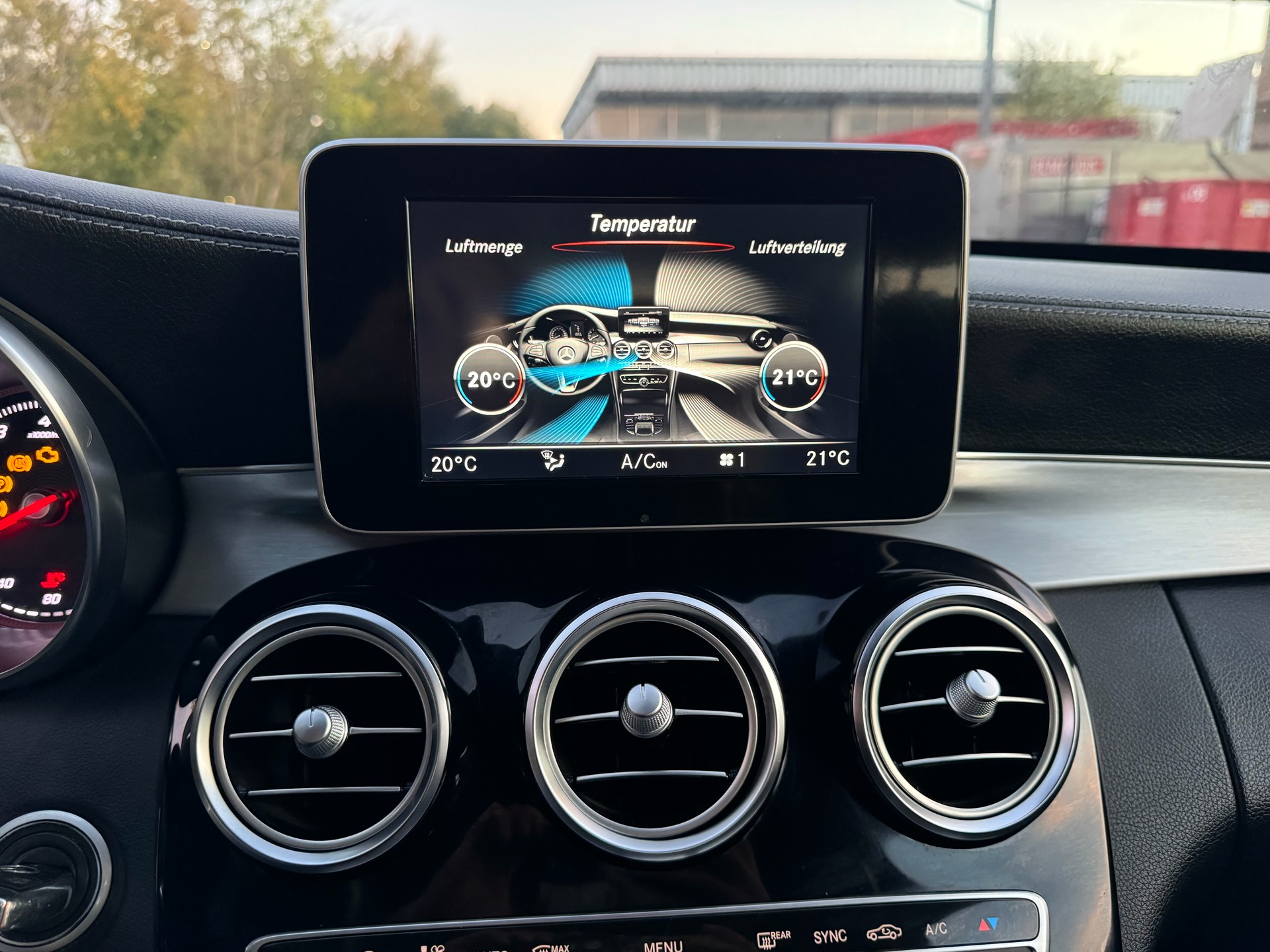 MERCEDES-BENZ C 250 AMG Line 9G-Tronic-image-25
