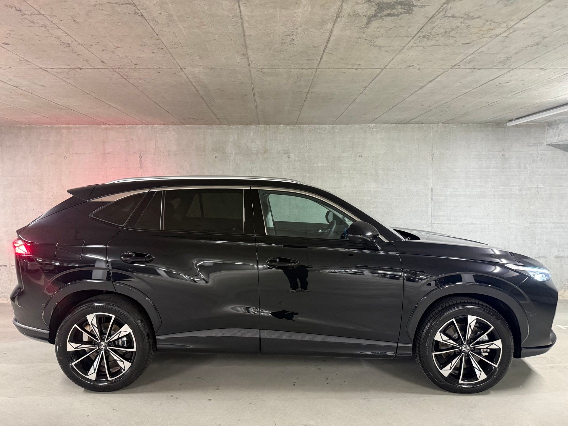 MG HS 1.5 Vollhybrid Luxury-image-3