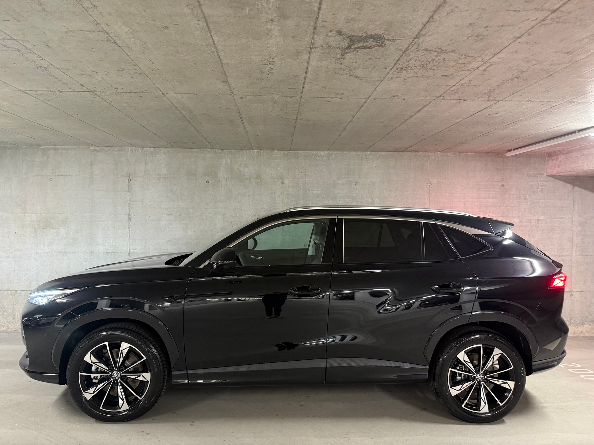 MG HS 1.5 Vollhybrid Luxury-image-2